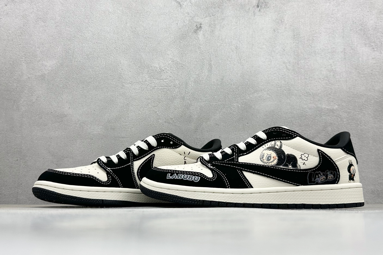 Travis Scott x Fragment Design x Jordan Air Jordan 1 Low SP “白黑拉布布” DD7866-112