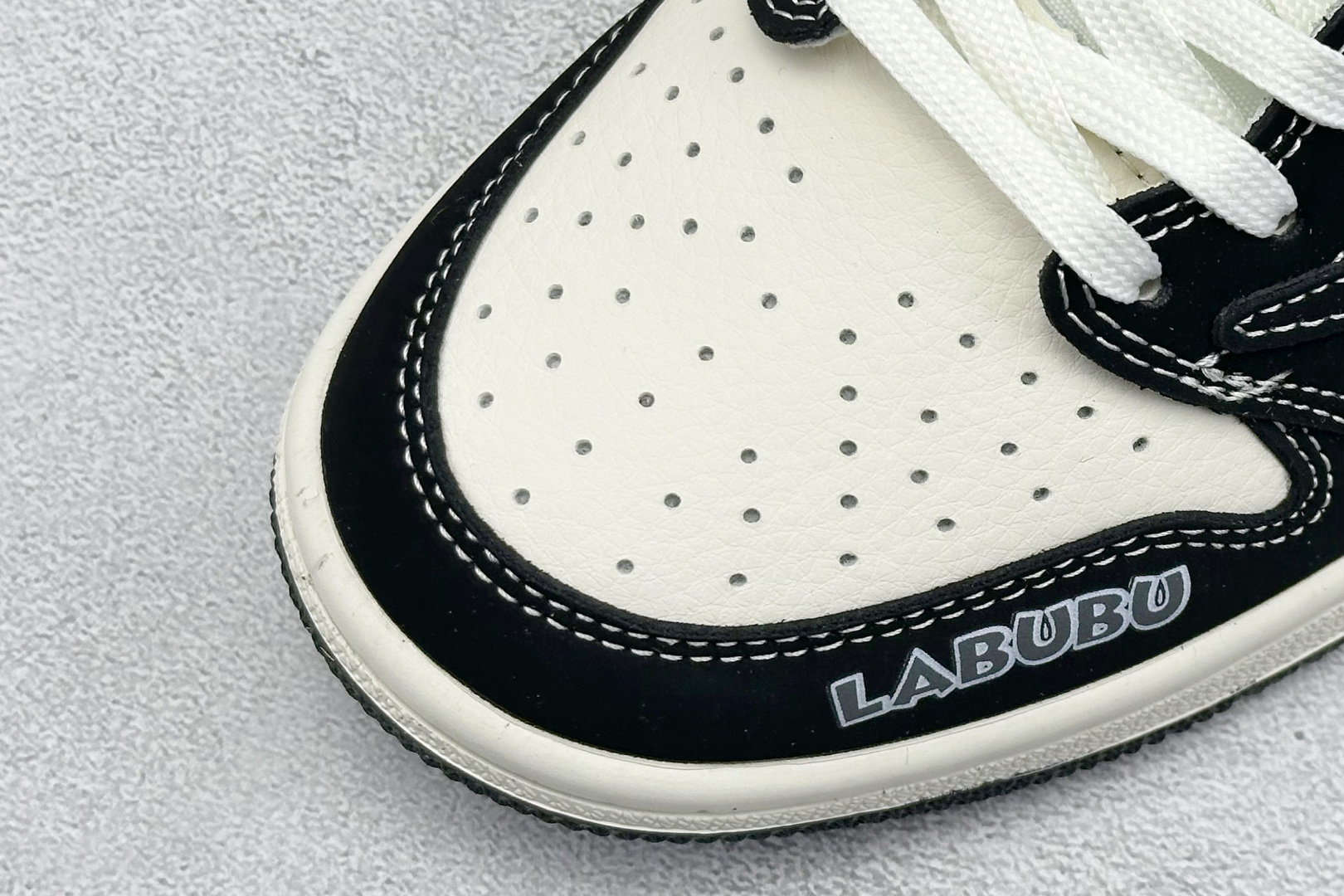 Travis Scott x Fragment Design x Jordan Air Jordan 1 Low SP “白黑拉布布” DD7866-112