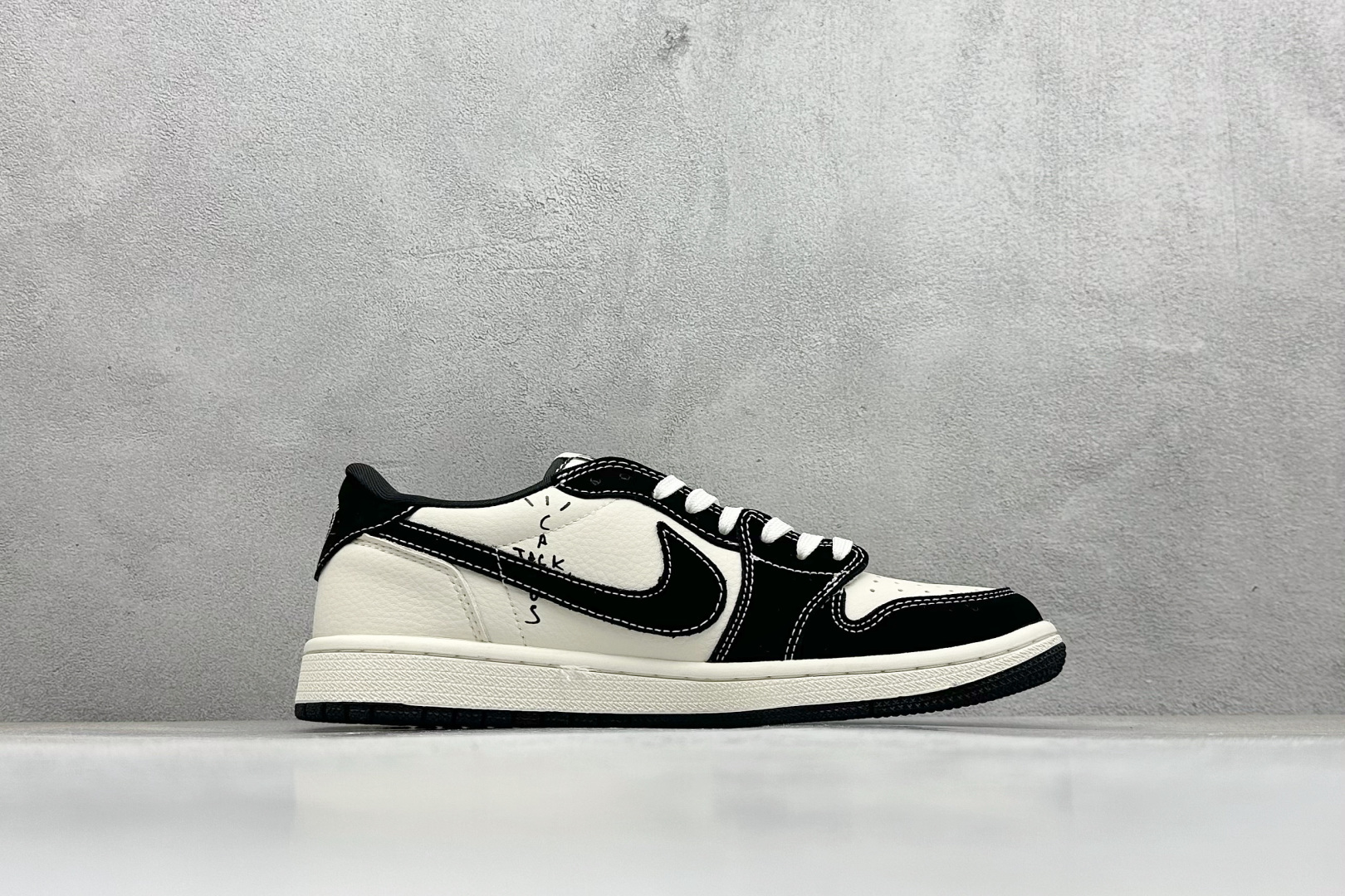 Travis Scott x Fragment Design x Jordan Air Jordan 1 Low SP “白黑拉布布” DD7866-112