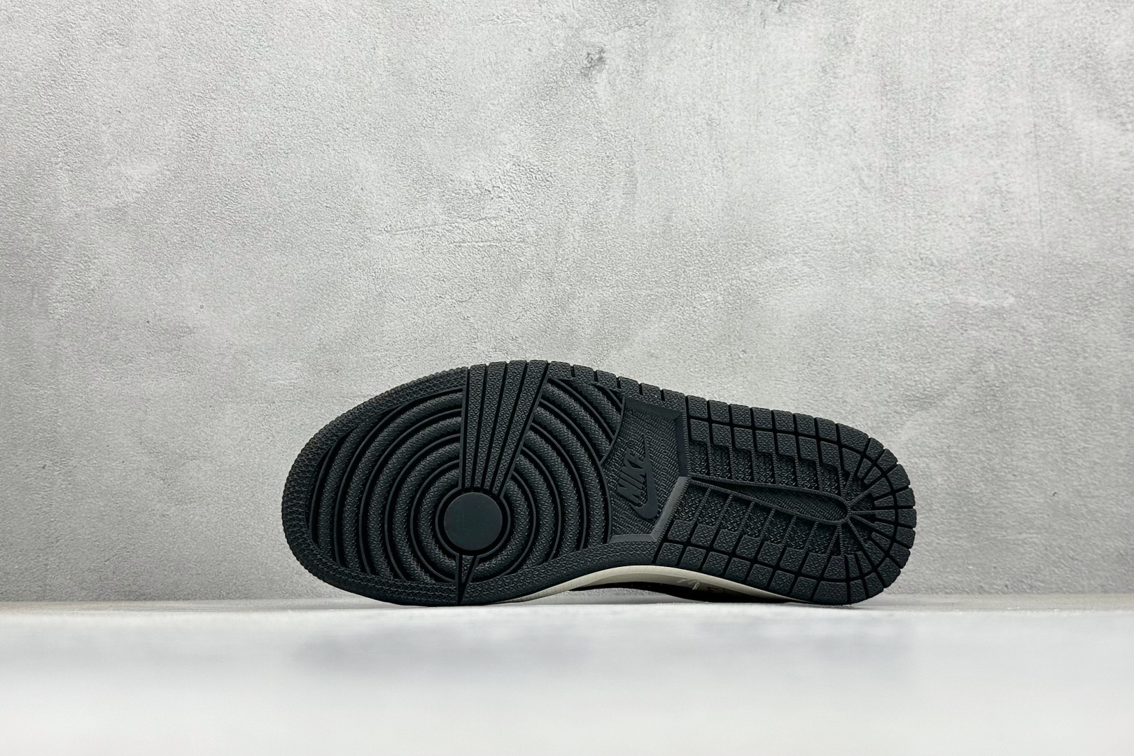 Travis Scott x Fragment Design x Jordan Air Jordan 1 Low SP “白黑拉布布” DD7866-112