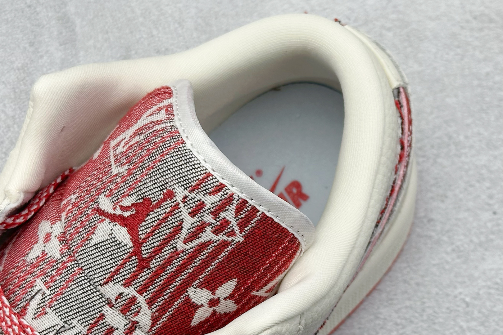 Air Jordan 1 Low AJ1 乔1 “LV路易威登联名---米白红帆布牛仔印花”高端定制 低帮复古篮球鞋 QG1988-010