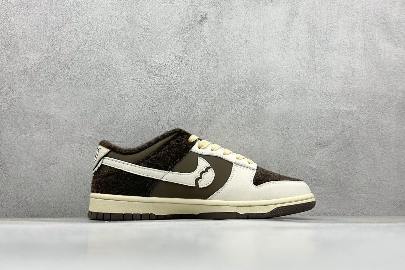 NIKE SB Dunk Low RETRO x LABUBU 白绿绒毛 DS6608-011