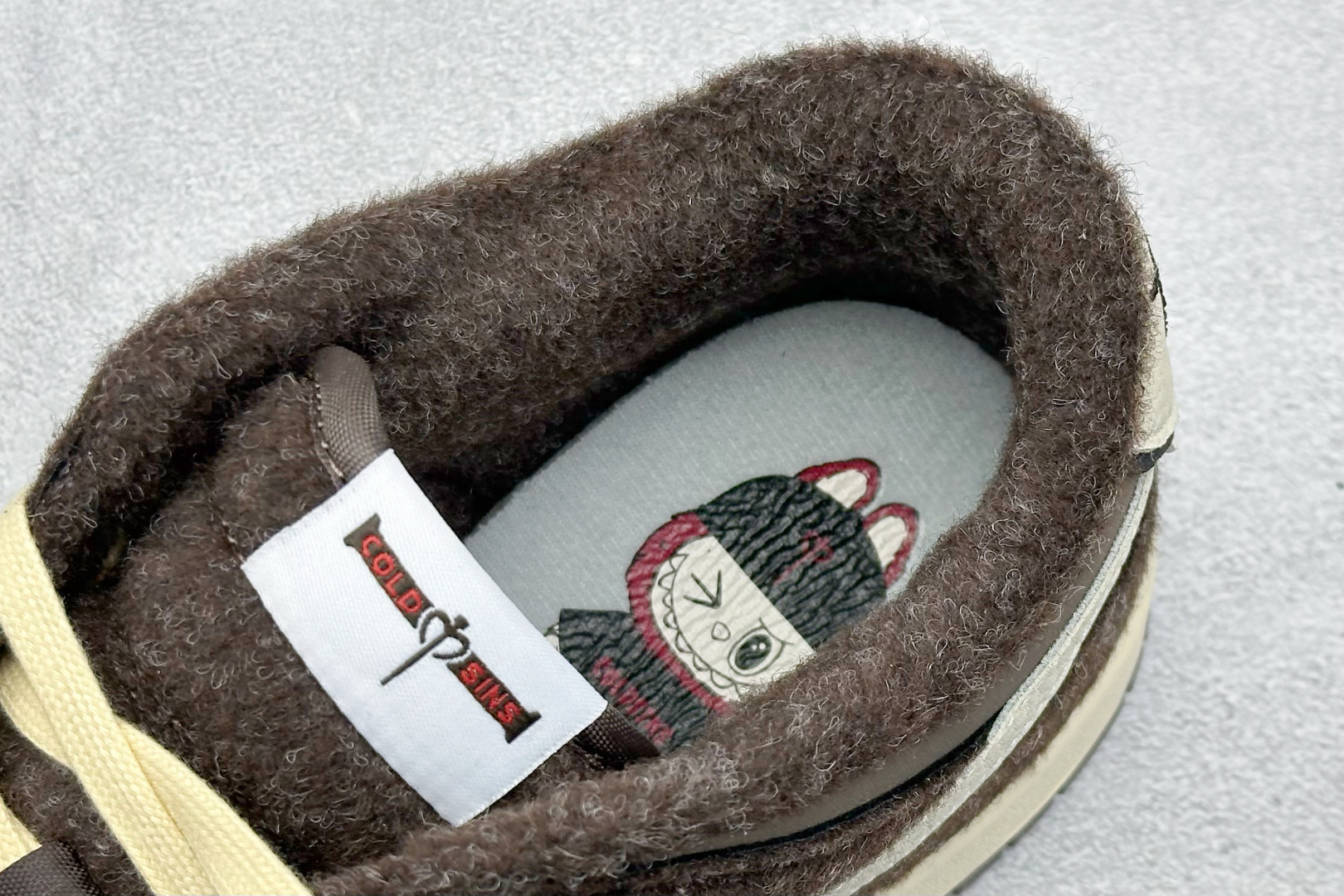 NIKE SB Dunk Low RETRO x LABUBU 白绿绒毛 DS6608-011