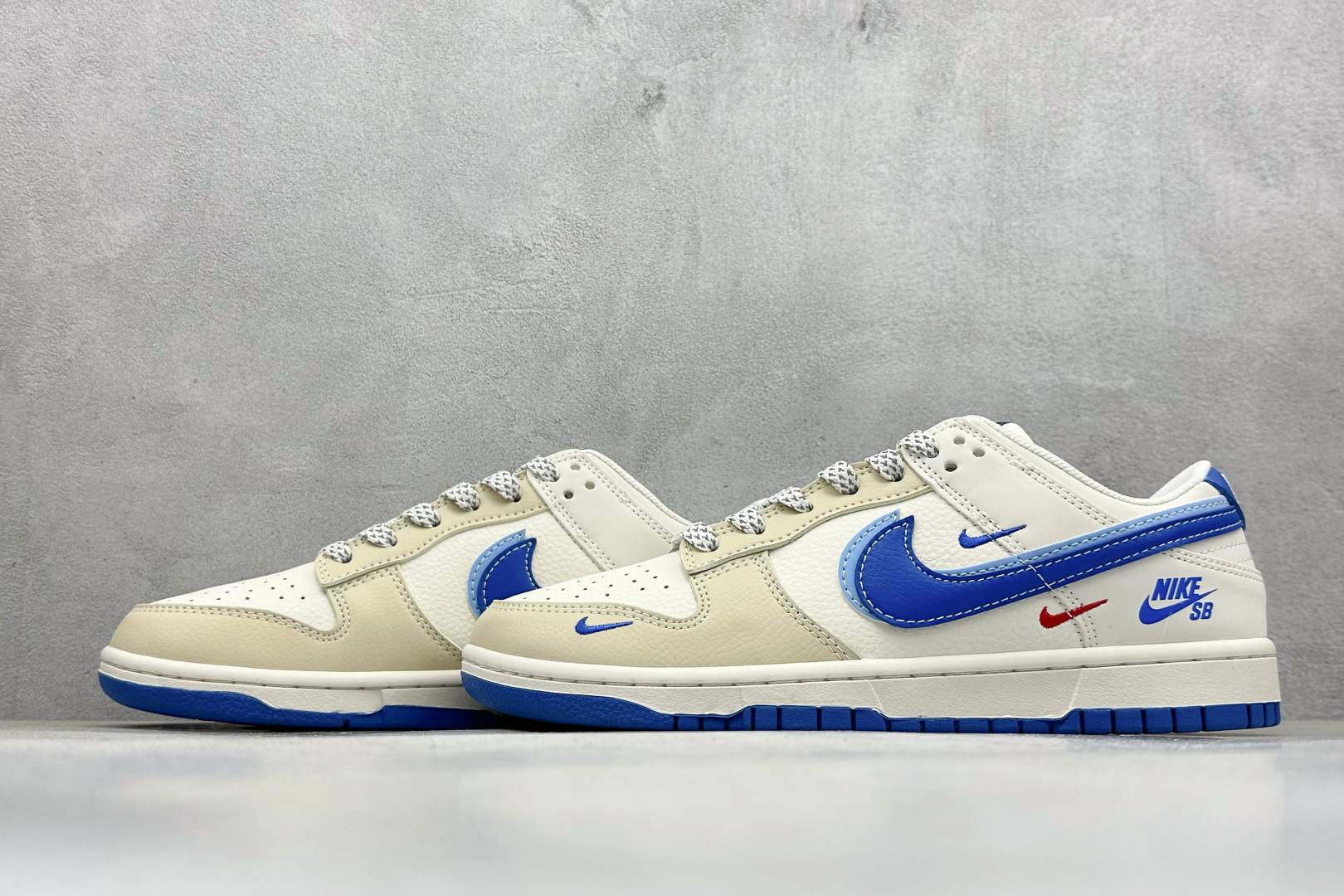 Nike SB Dunk Low x NIKE 米白蓝三小勾 HS2506-223