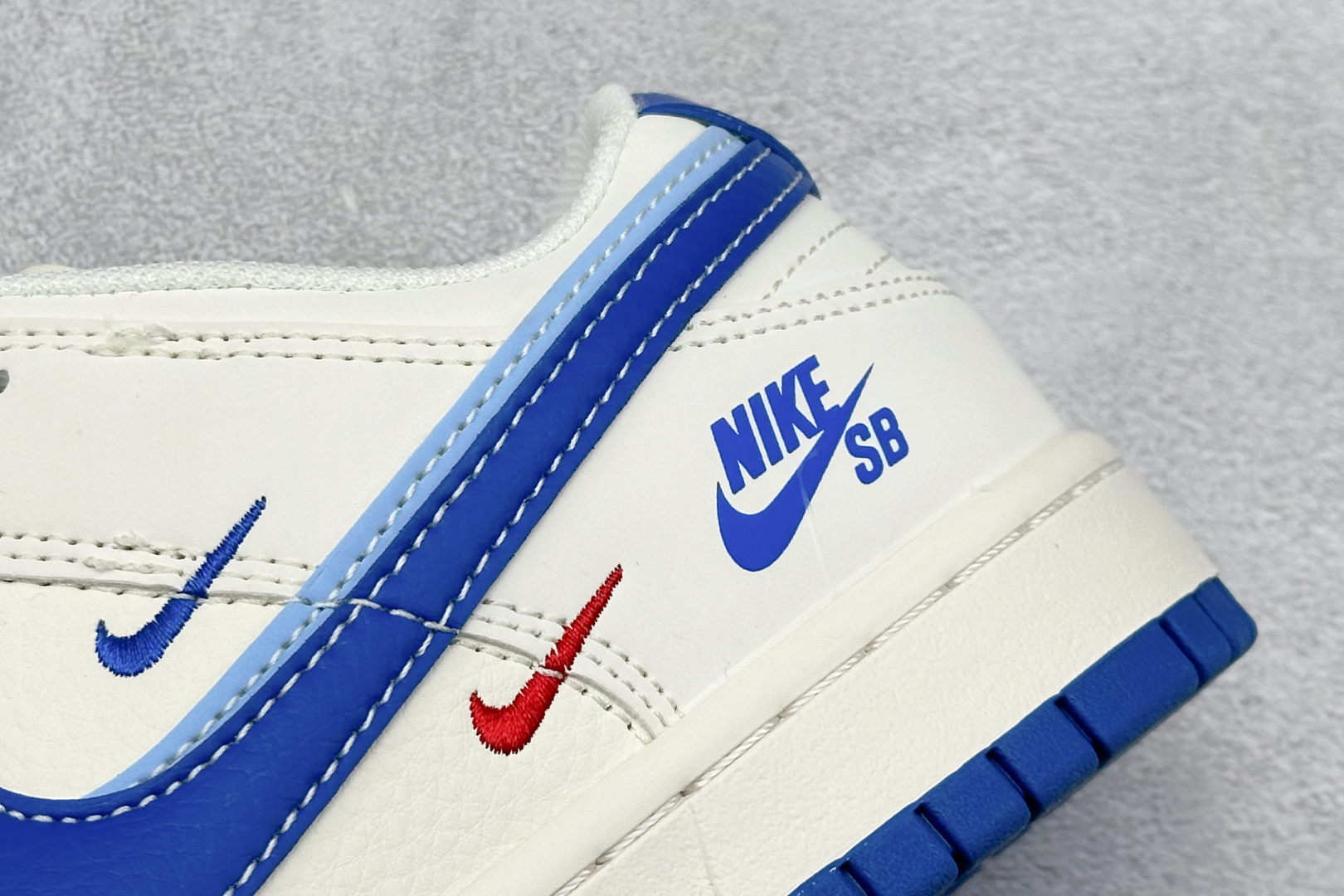 Nike SB Dunk Low x NIKE 米白蓝三小勾 HS2506-223