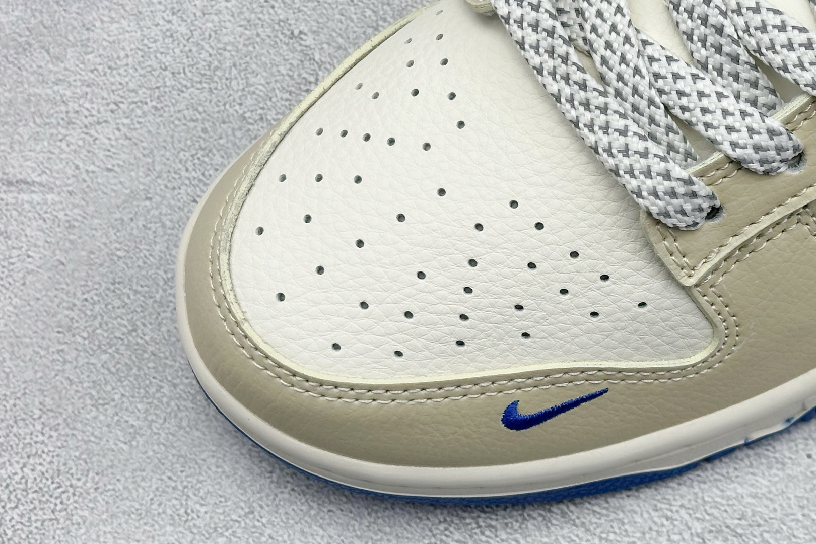 Nike SB Dunk Low x NIKE 米白蓝三小勾 HS2506-223