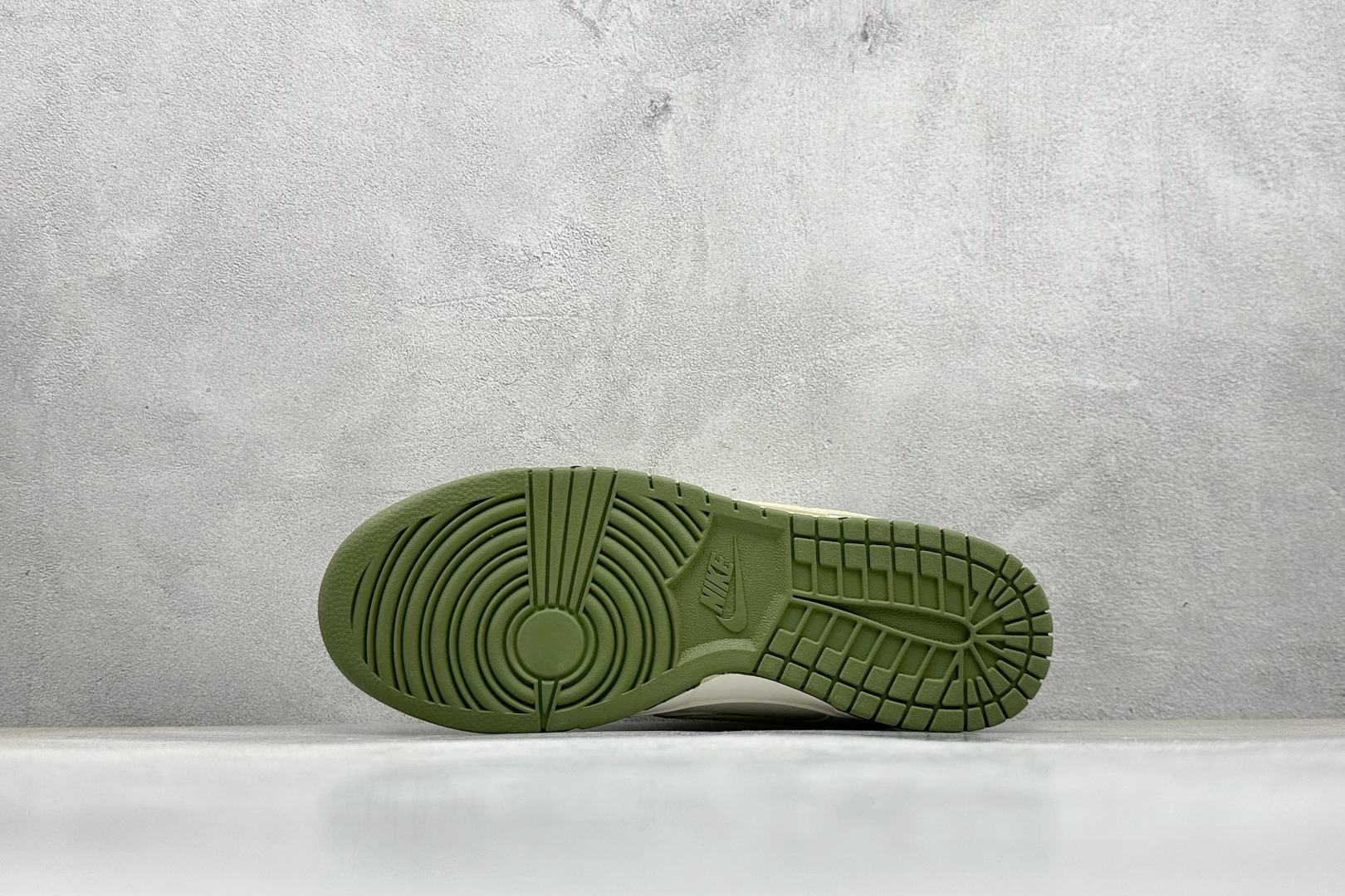 Nike SB Dunk Low “nike联名——米棕绿”高端定制 低帮休闲板鞋 HS2506-222