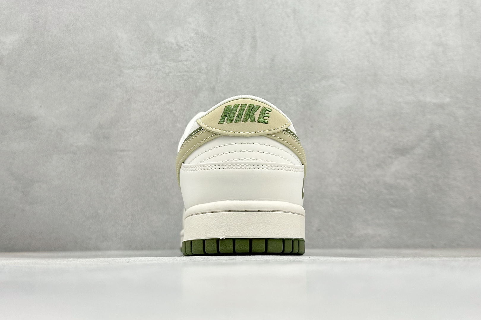 Nike SB Dunk Low “nike联名——米棕绿”高端定制 低帮休闲板鞋 HS2506-222