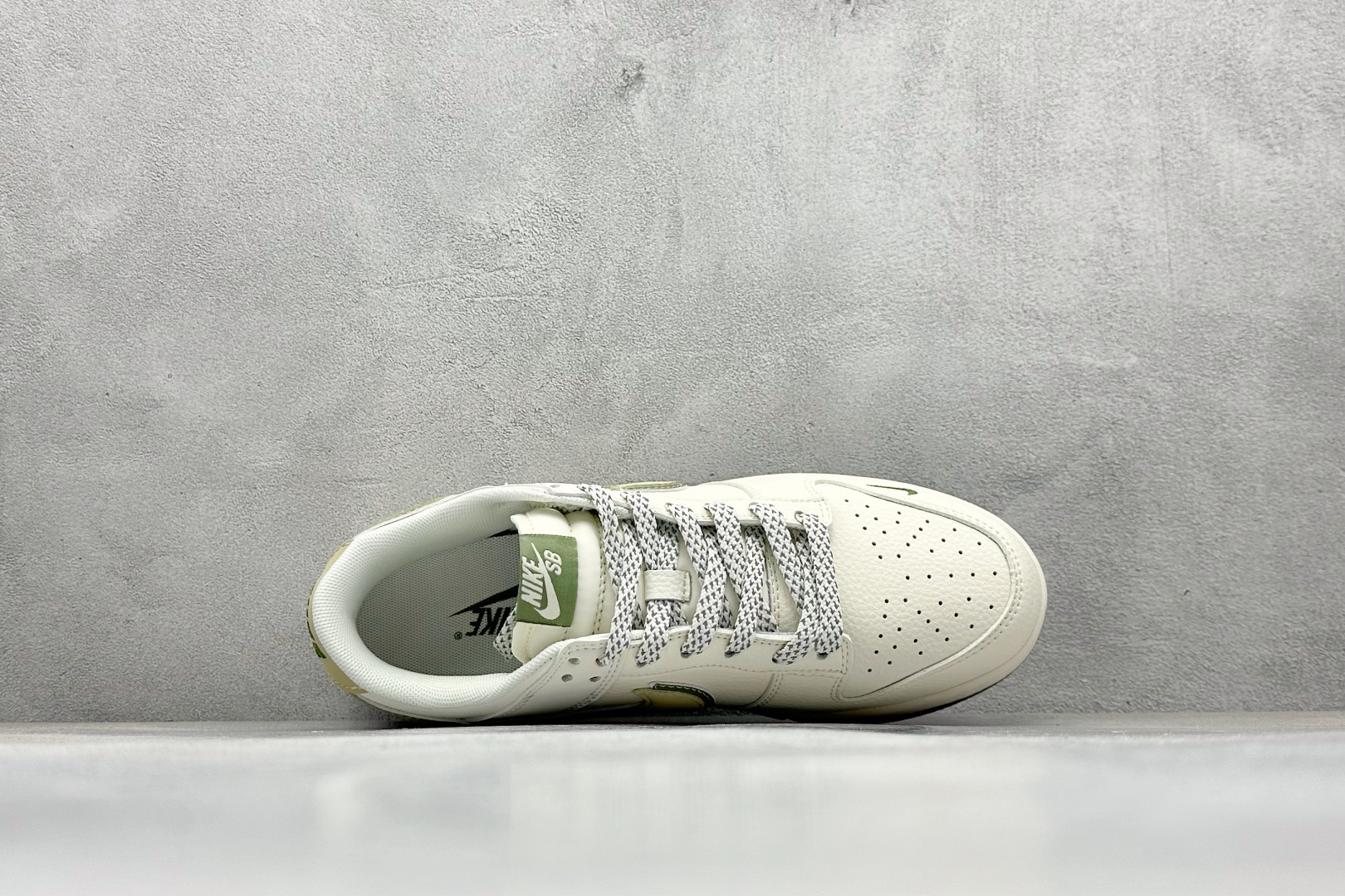 Nike SB Dunk Low “nike联名——米棕绿”高端定制 低帮休闲板鞋 HS2506-222