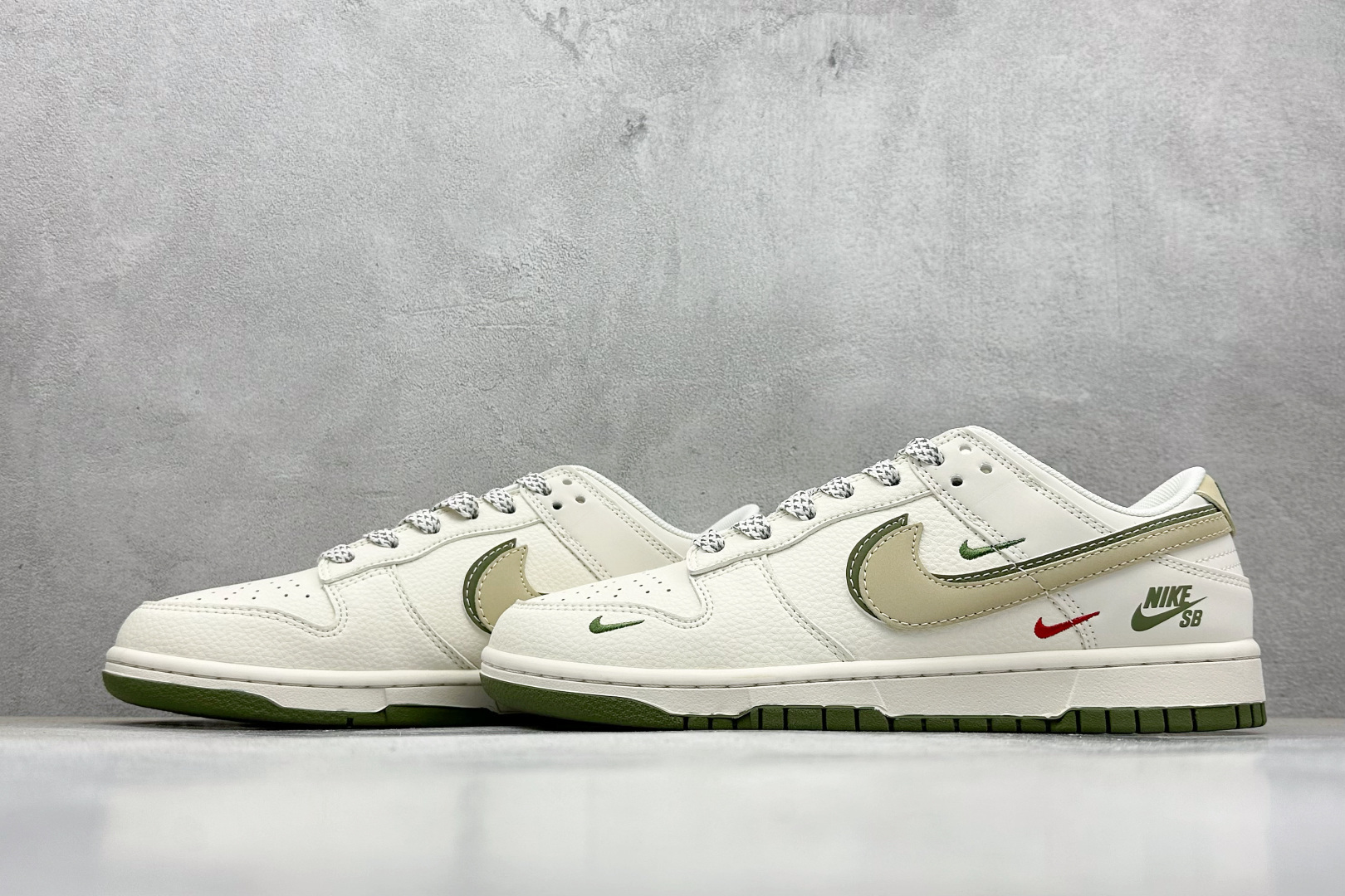 Nike SB Dunk Low “nike联名——米棕绿”高端定制 低帮休闲板鞋 HS2506-222