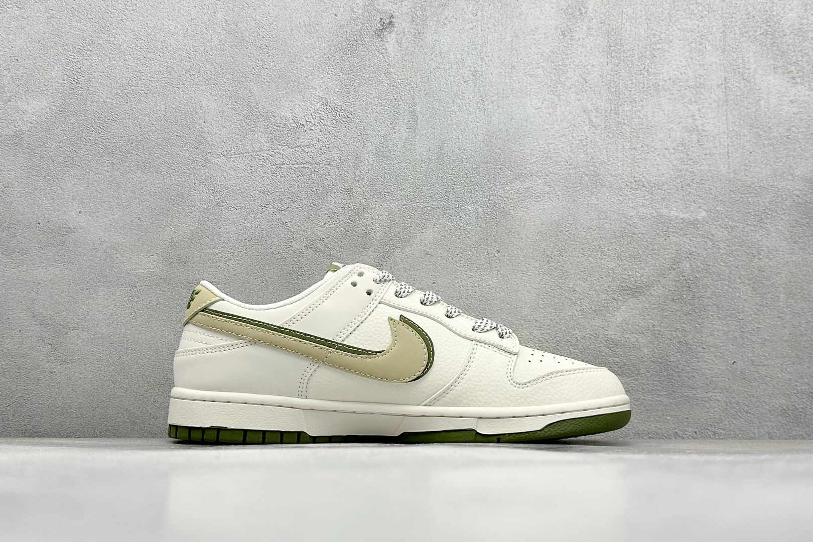 Nike SB Dunk Low “nike联名——米棕绿”高端定制 低帮休闲板鞋 HS2506-222