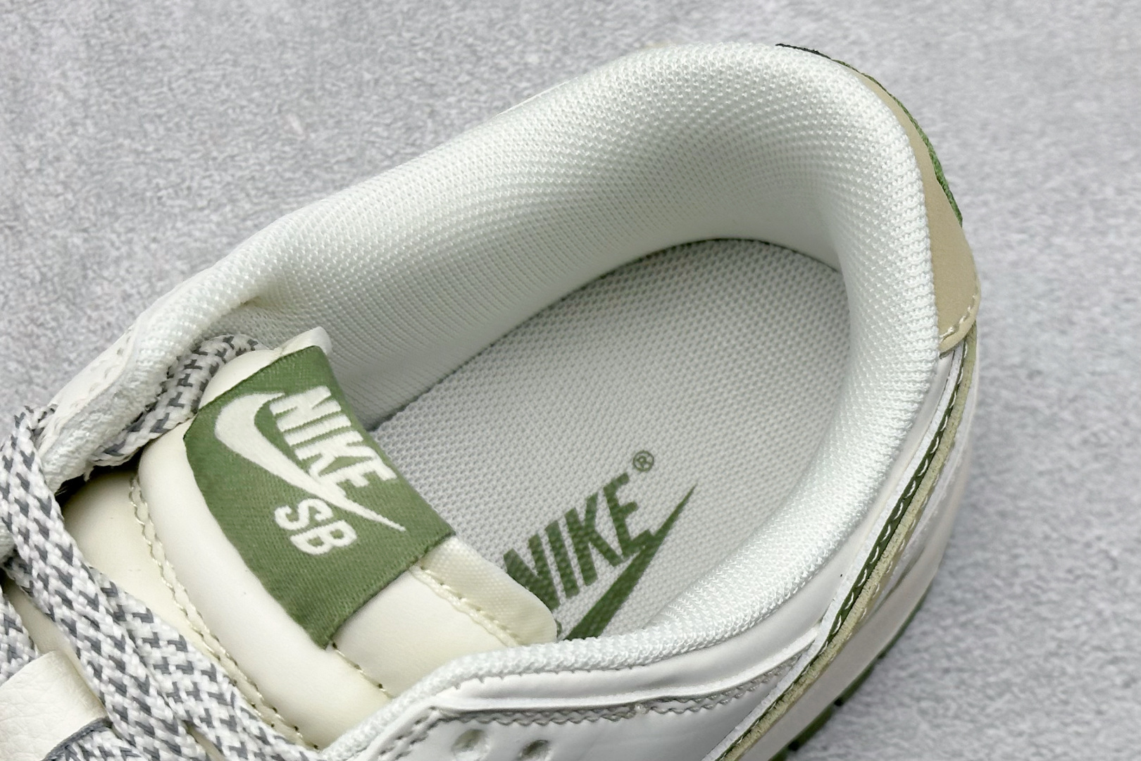 Nike SB Dunk Low “nike联名——米棕绿”高端定制 低帮休闲板鞋 HS2506-222