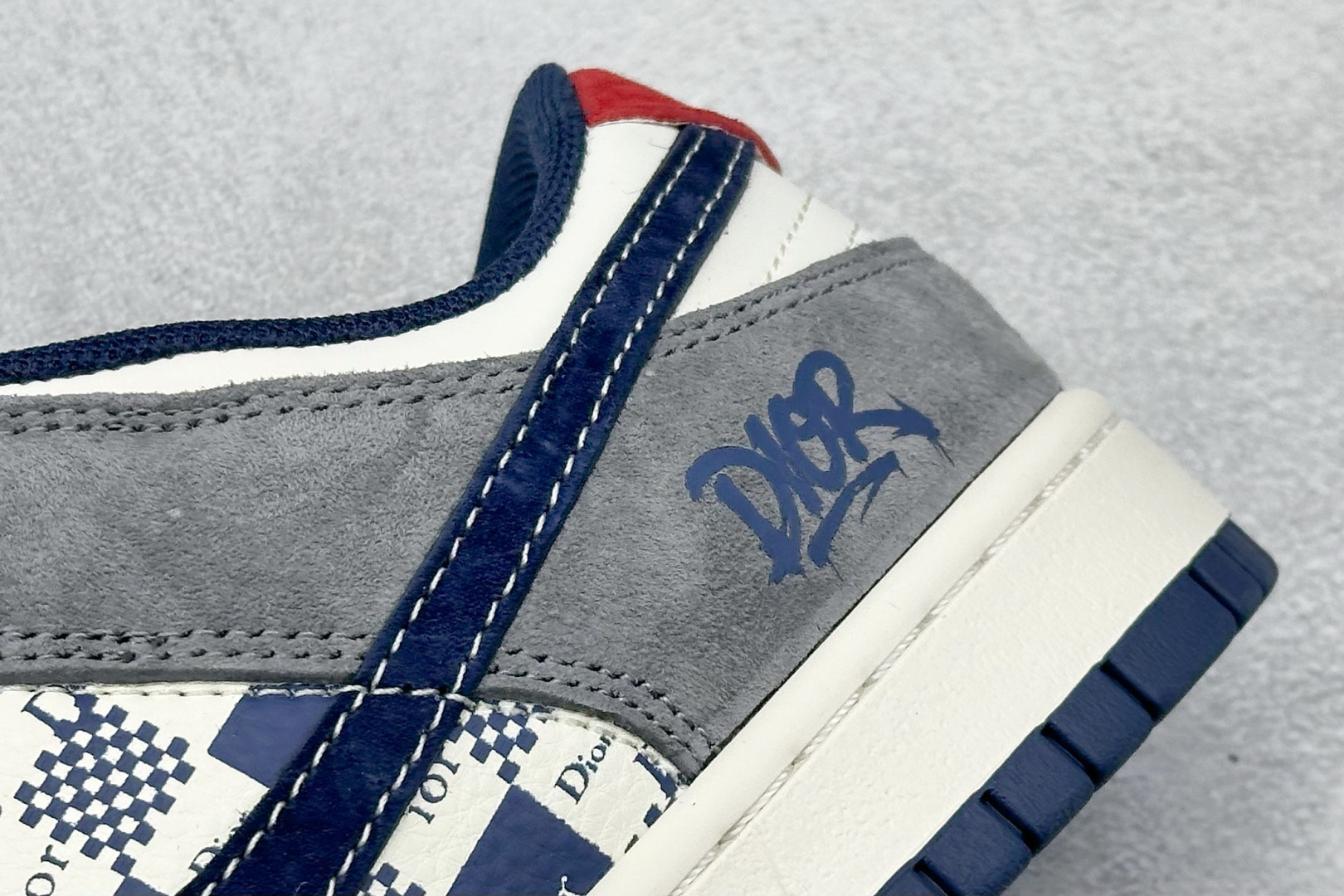 Nike SB Dunk Low “DIOR联名——斑灰米红”高端定制 低帮休闲板鞋 HS2506-228