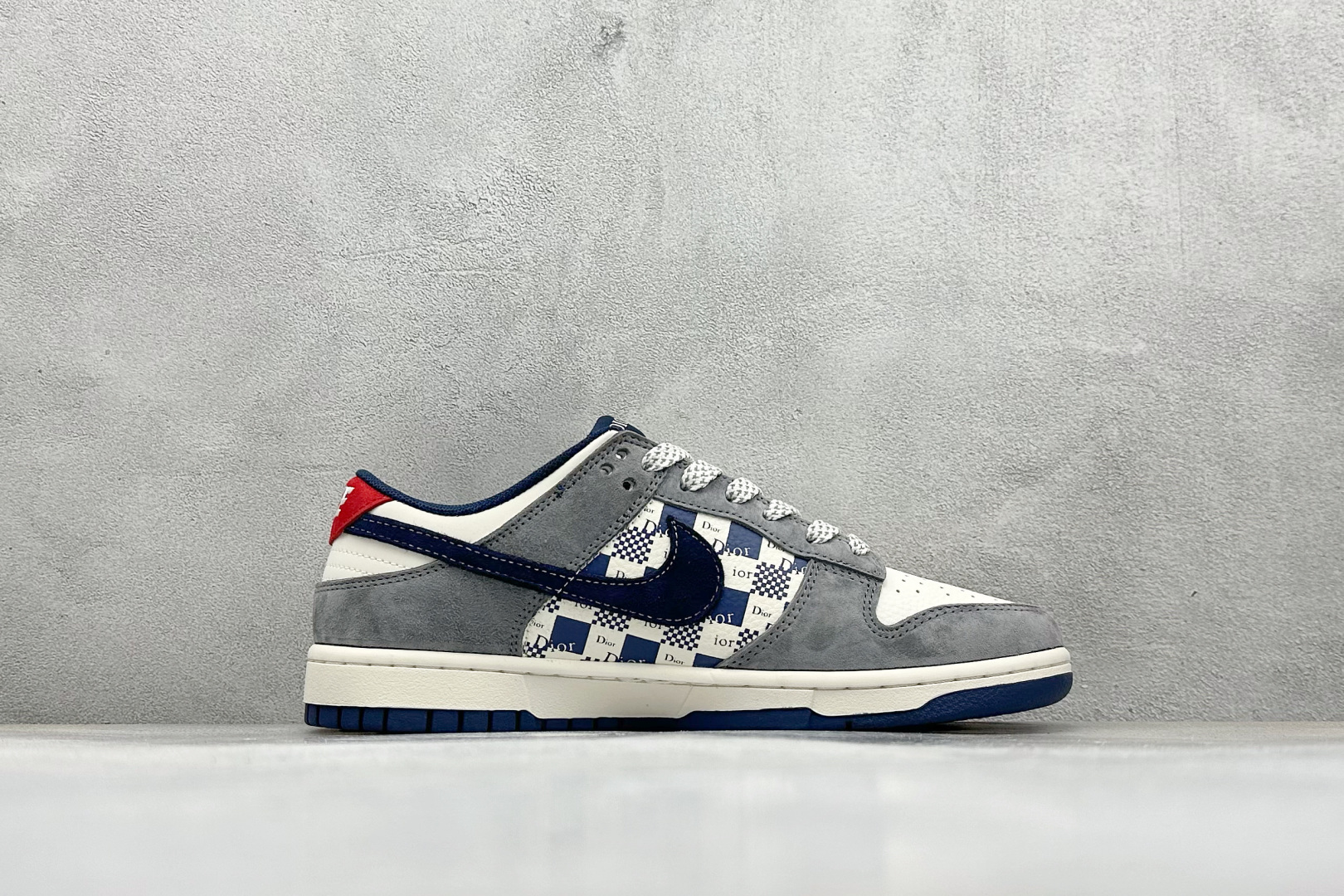Nike SB Dunk Low “DIOR联名——斑灰米红”高端定制 低帮休闲板鞋 HS2506-228