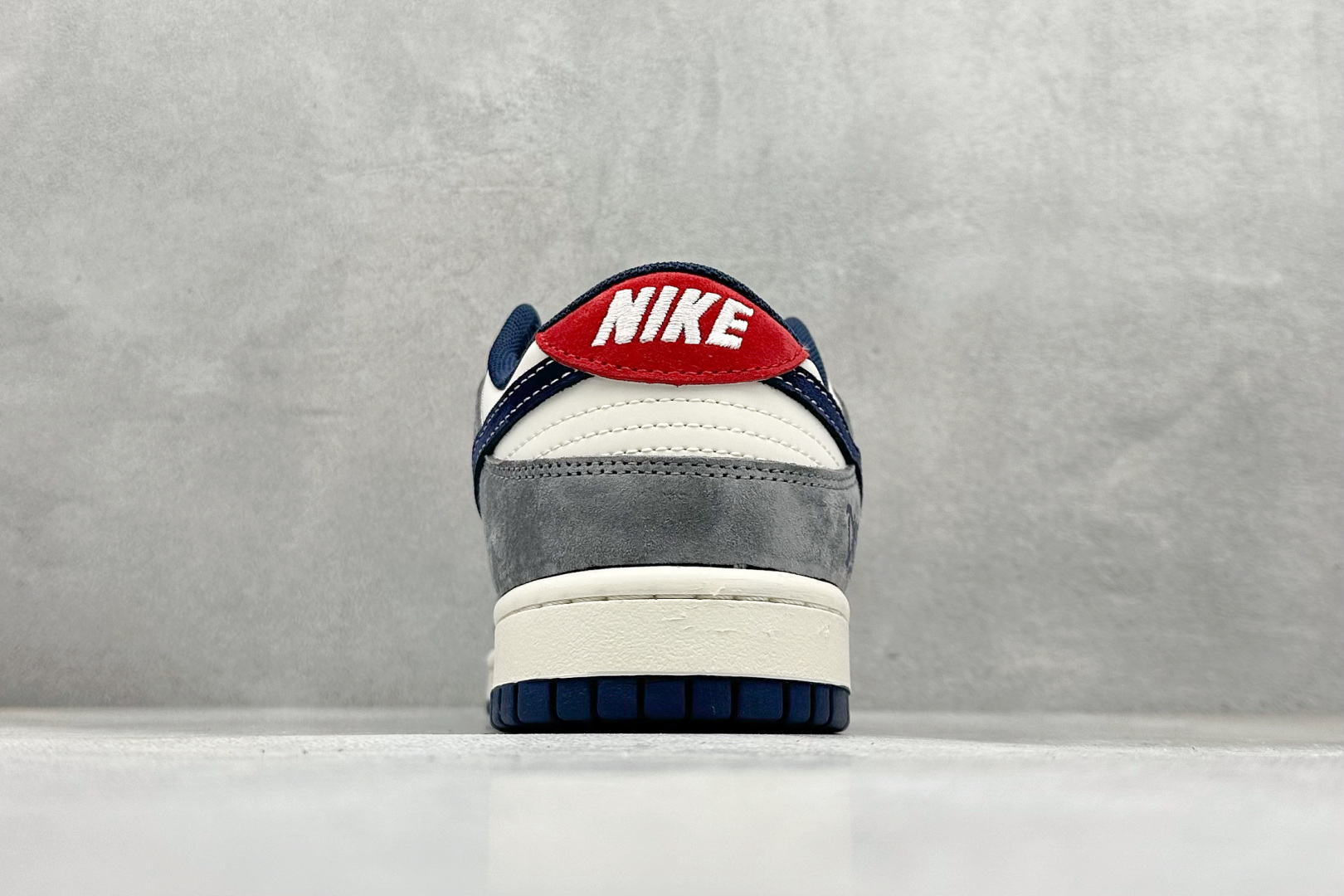 Nike SB Dunk Low “DIOR联名——斑灰米红”高端定制 低帮休闲板鞋 HS2506-228