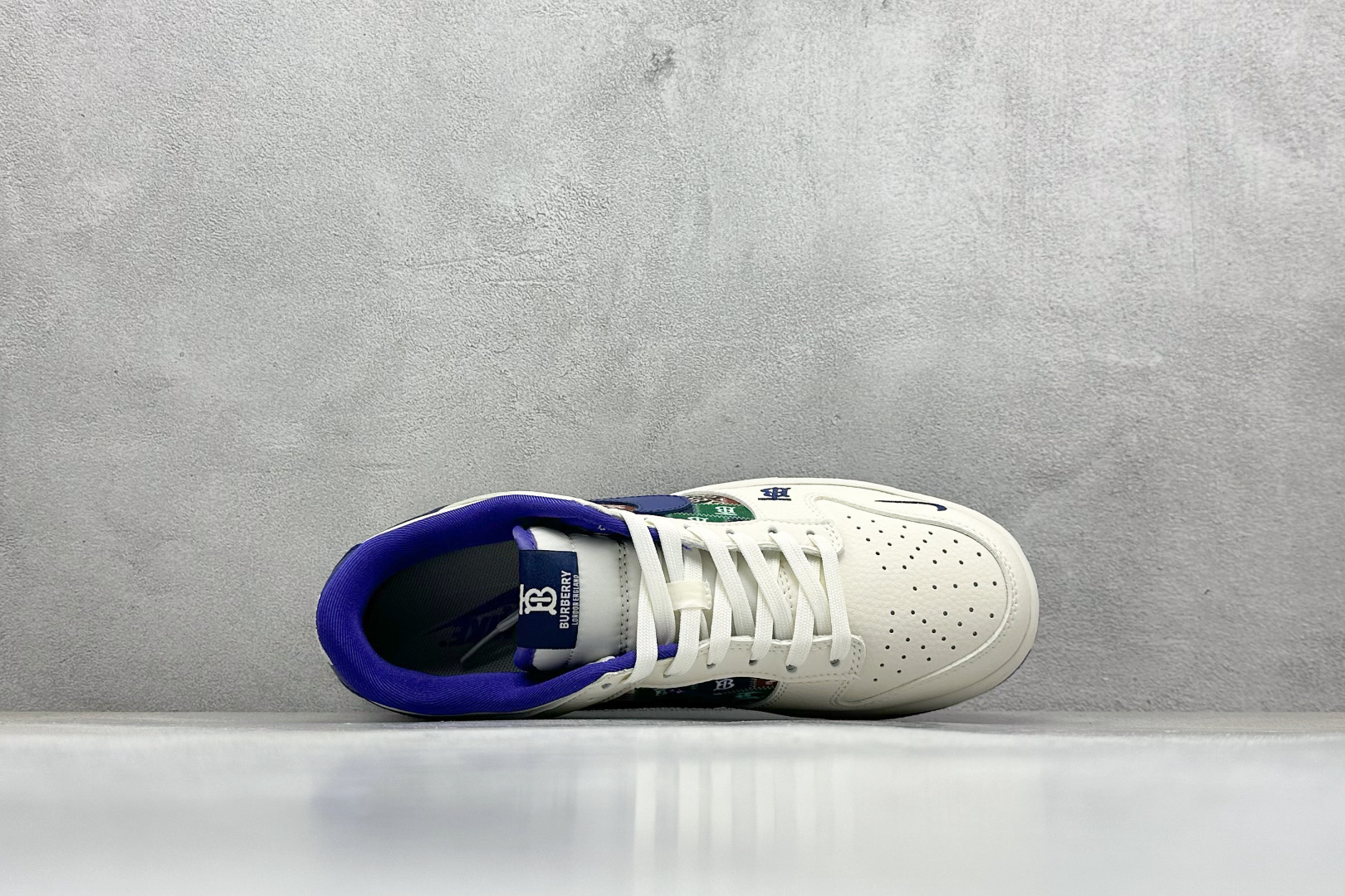 SC版Nike SB Dunk Low 巴宝莉联名 白蓝复古拼接 高端定制 低帮休闲板鞋 SD6688-002