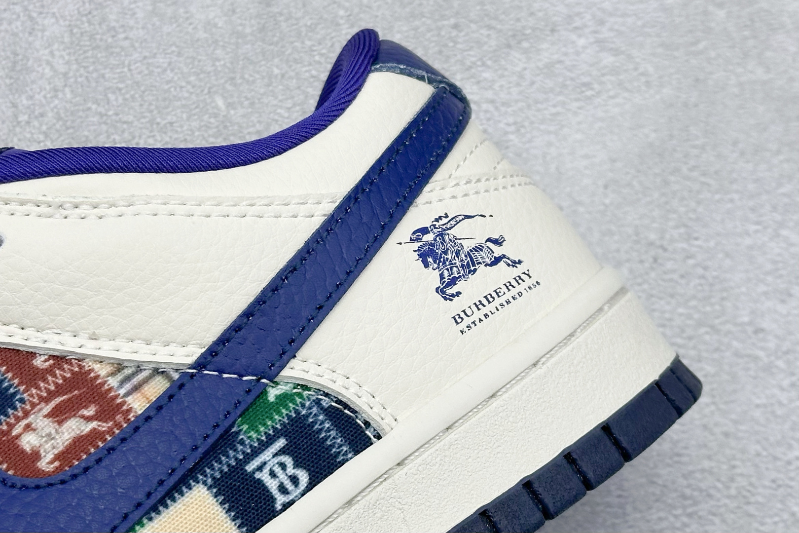 SC版Nike SB Dunk Low 巴宝莉联名 白蓝复古拼接 高端定制 低帮休闲板鞋 SD6688-002