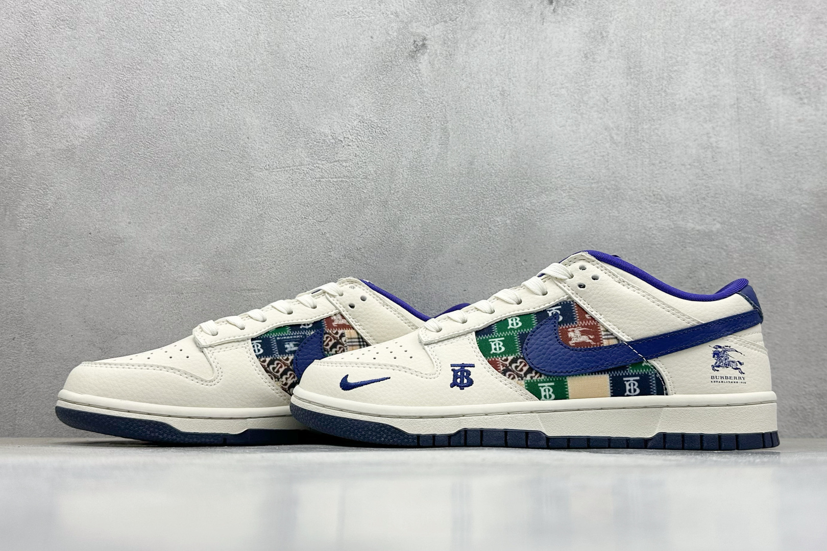 SC版Nike SB Dunk Low 巴宝莉联名 白蓝复古拼接 高端定制 低帮休闲板鞋 SD6688-002