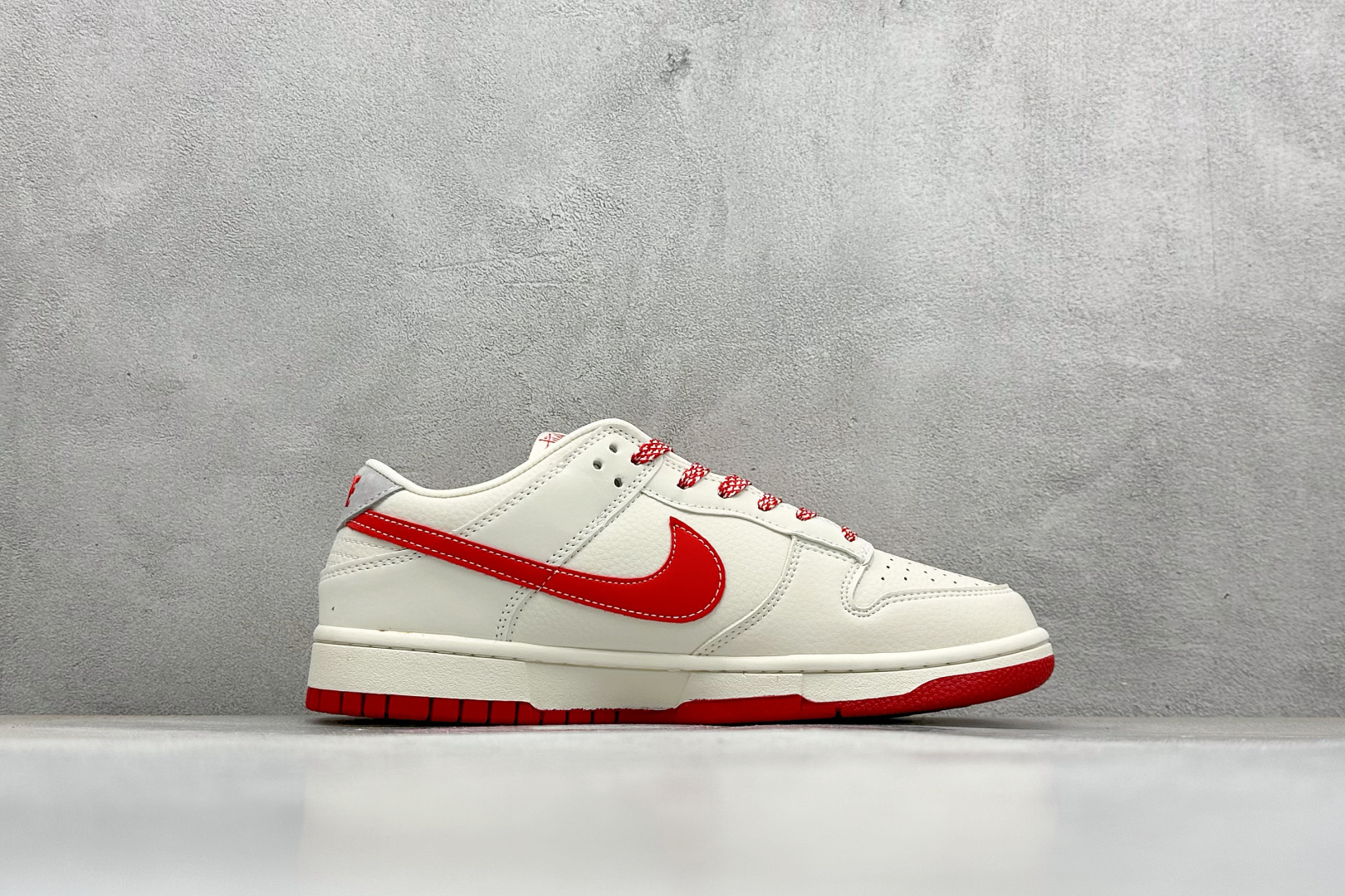 XC版Nike SB Dunk Low x Stussy 白红小勾 DG2025-004