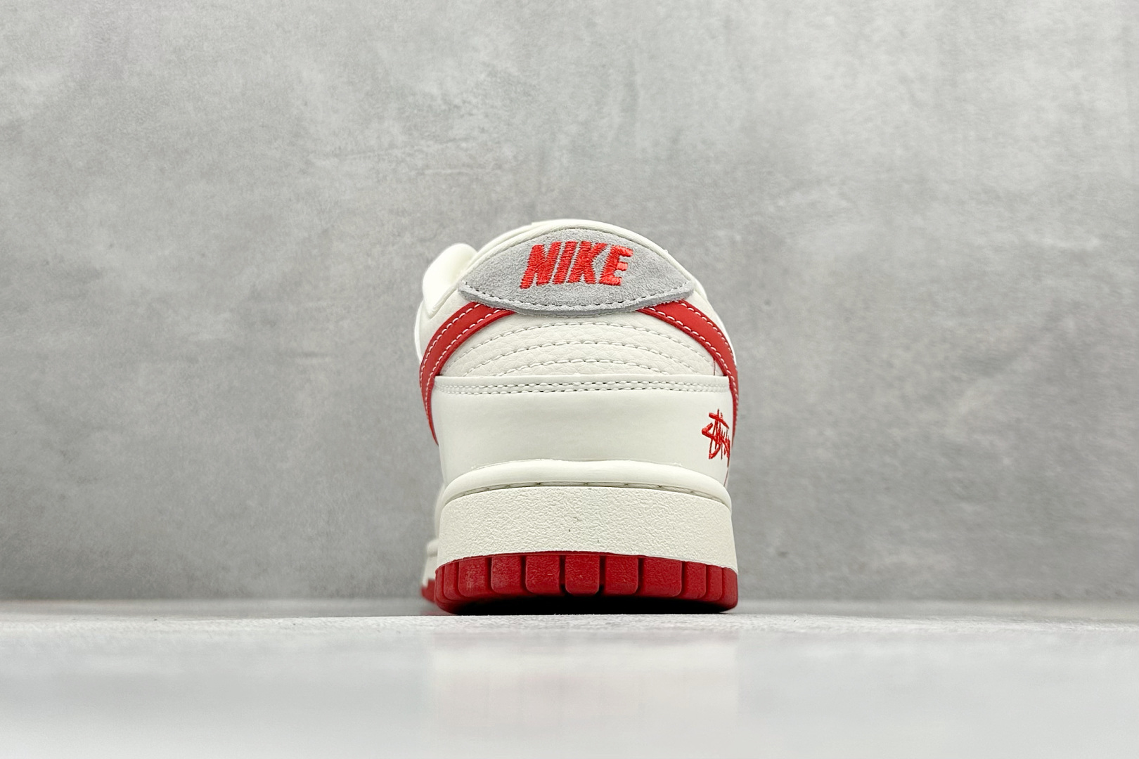 XC版Nike SB Dunk Low x Stussy 白红小勾 DG2025-004