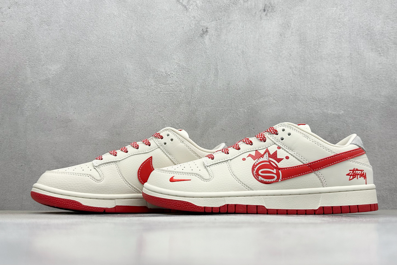 XC版Nike SB Dunk Low x Stussy 白红小勾 DG2025-004