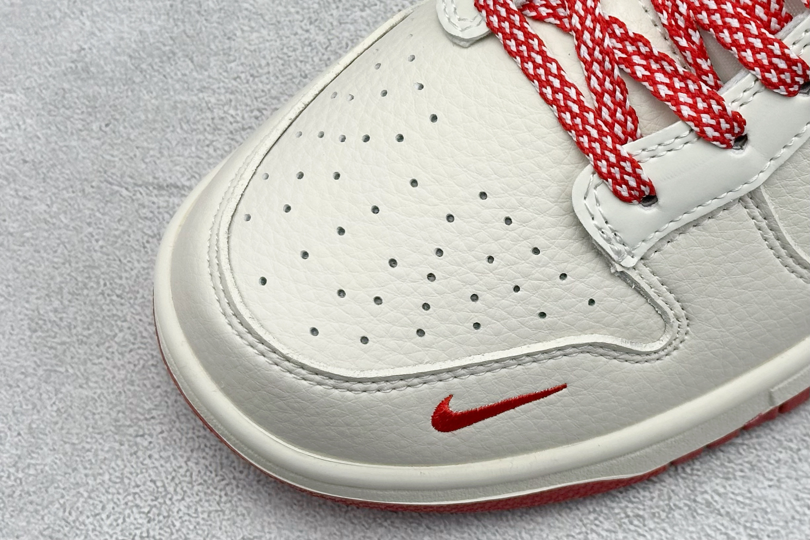 XC版Nike SB Dunk Low x Stussy 白红小勾 DG2025-004