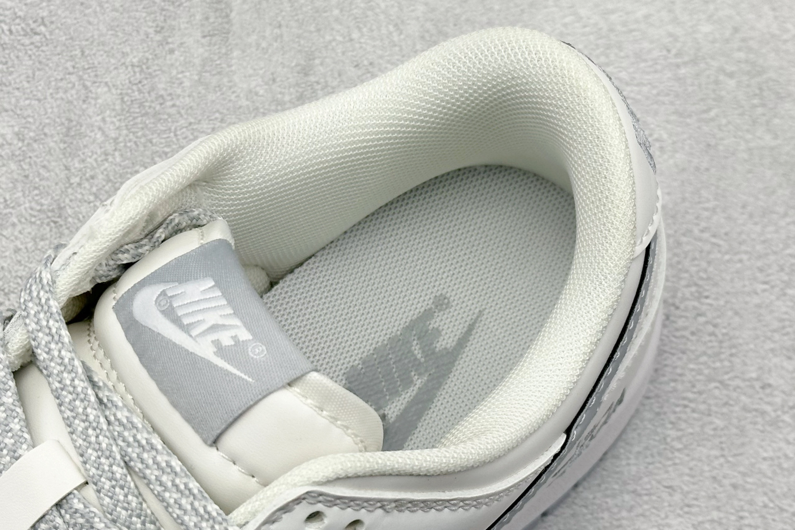 XC版Nike SB Dunk Low 斯图西联名 印花灰勾 周年高端定制 低帮休闲板鞋 CS1688-125