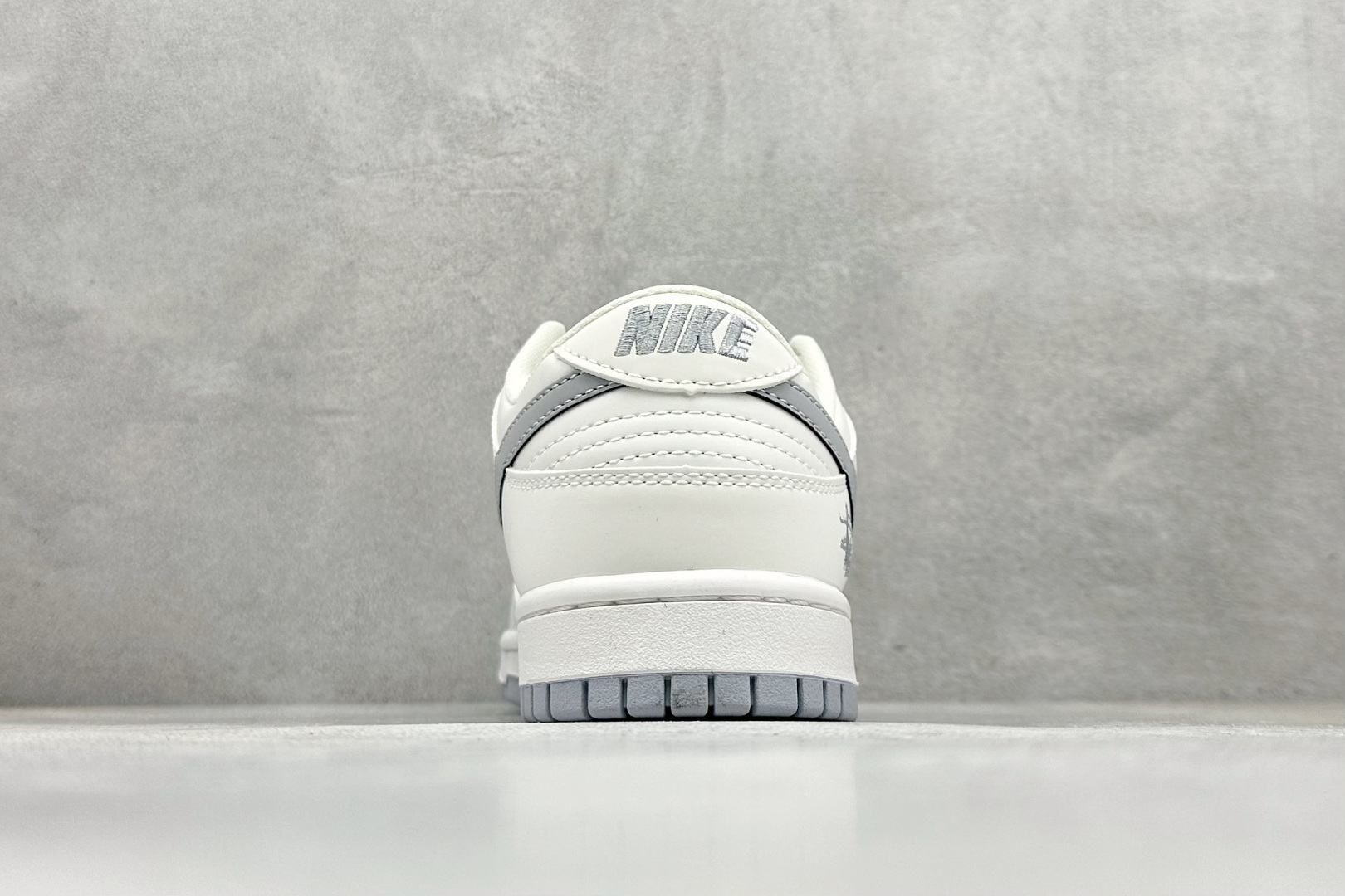 XC版Nike SB Dunk Low 斯图西联名 印花灰勾 周年高端定制 低帮休闲板鞋 CS1688-125