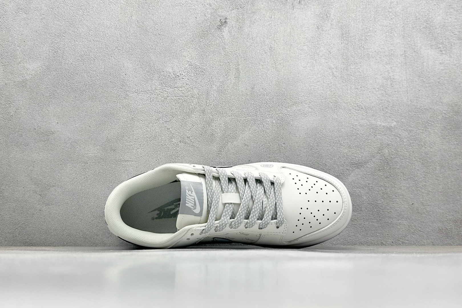 XC版Nike SB Dunk Low 斯图西联名 印花灰勾 周年高端定制 低帮休闲板鞋 CS1688-125