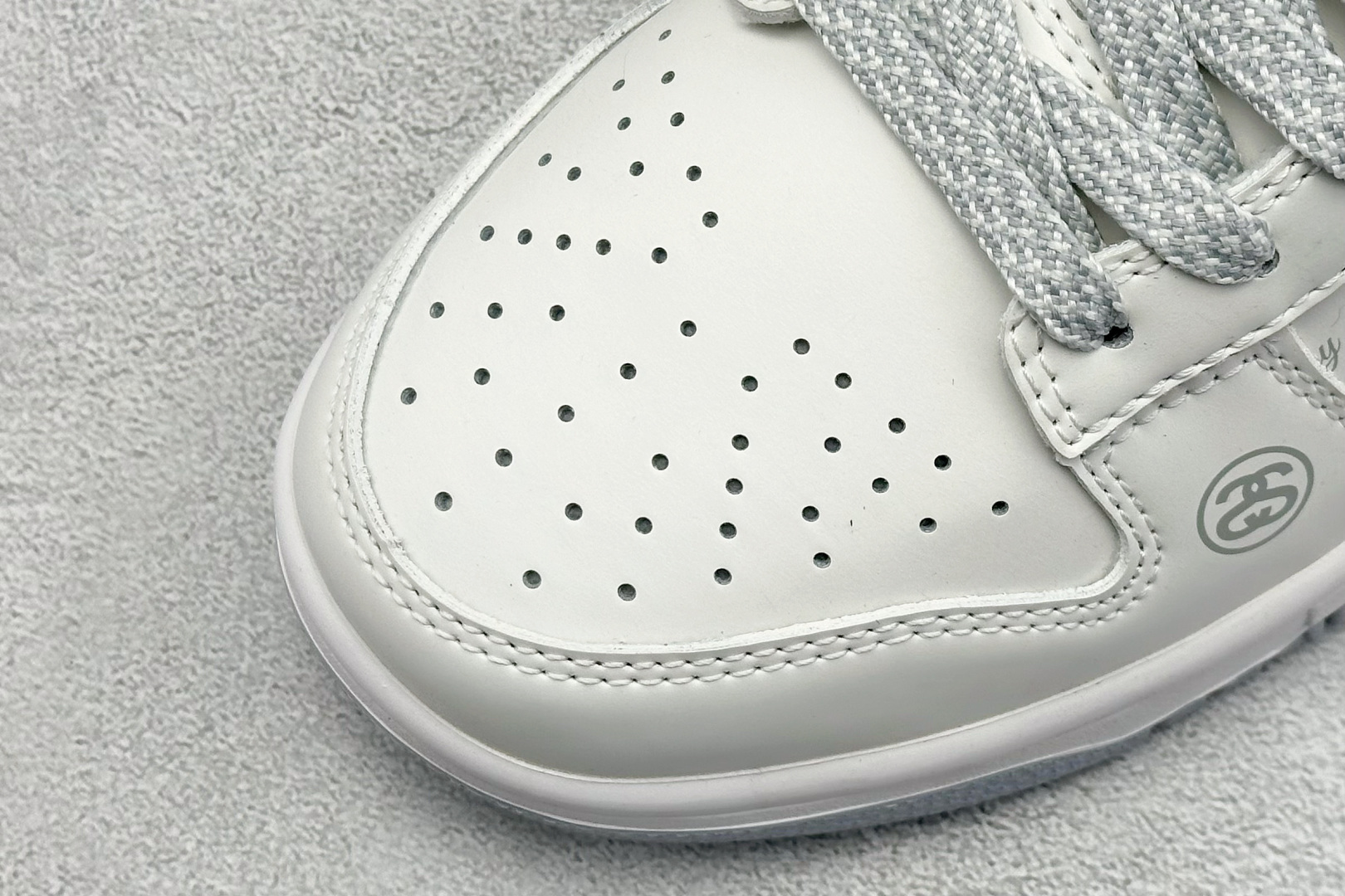 XC版Nike SB Dunk Low 斯图西联名 印花灰勾 周年高端定制 低帮休闲板鞋 CS1688-125