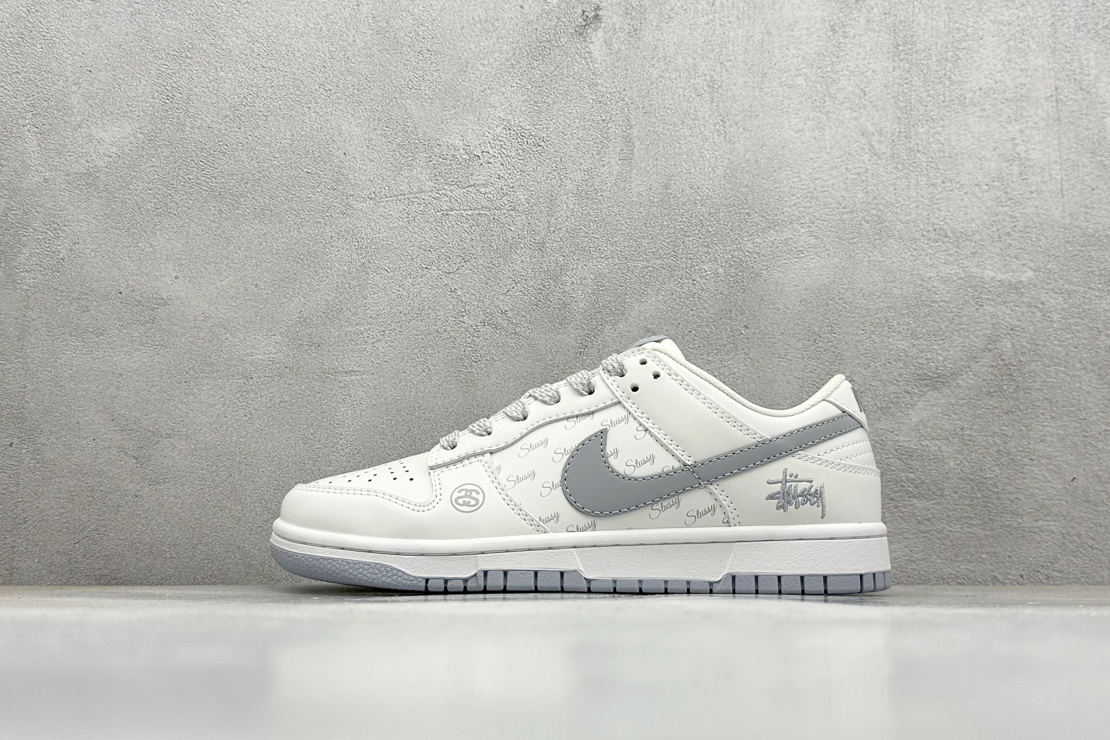 NO:341827,【Spot】 Terminal store XC version Nike SB Dunk Low Stusi co-branded printed gray hook Anniversary high-end customization Low top casual board shoes #customized shoe box Large factory pure original quality shipment Ultra high cleanliness The leather is clean and has no burrs Perfect details Article number CS- Size 36 36.5 37.5 38 38.5 39 40 40.5 41 42 42.5 43 44 44.5 45 Code 38, sports shoes series, sneakers19860909【現貨】 终端放店 XC版Nike SB Dunk Low 斯图西联名 印花灰勾 周年高端定制 低帮休闲板鞋 #定制鞋盒 大厂纯原品质出货 超高清洁度 皮料切割干净无任何毛边 细节完美  货号CS- 尺码36 36.5 37.5 38 38.5 39 40 40.5 41 42 42.5 43 44 44.5 45 编码38,运动鞋系列,sneakers,Men's shoes