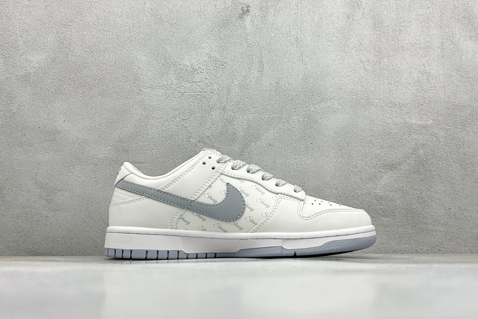 XC版Nike SB Dunk Low 斯图西联名 印花灰勾 周年高端定制 低帮休闲板鞋 CS1688-125