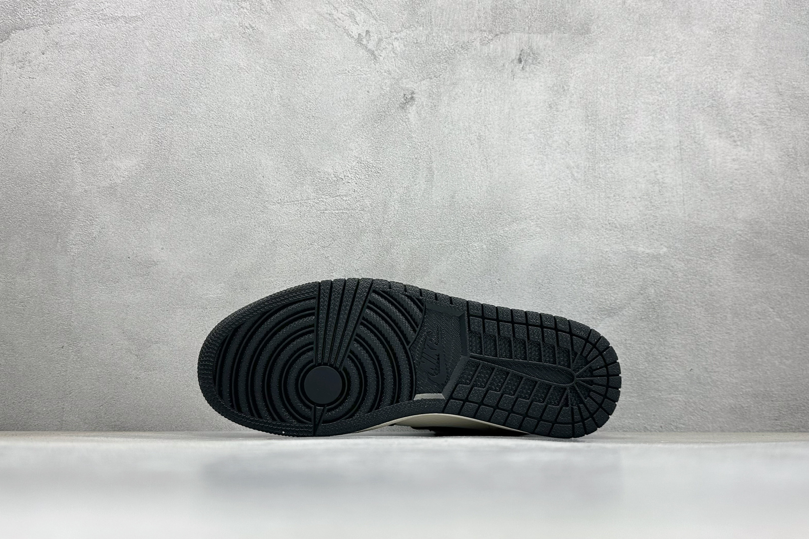 Air Jordan 1 Low LV联名 高端定制 低帮复古篮球鞋 QJ2025-001