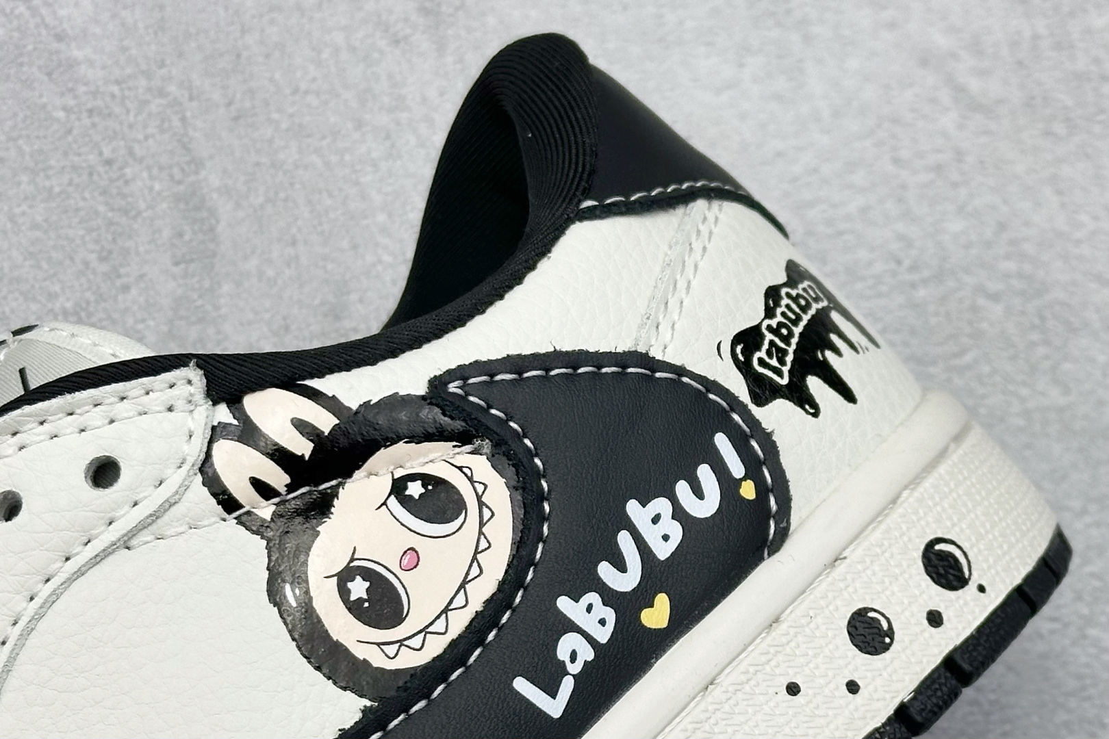 Travis Scott x Nike Air Jordan 1 Low x LABUBU Air Jordan 1 Low 反转黑白倒钩纯原版本 JW1188-161