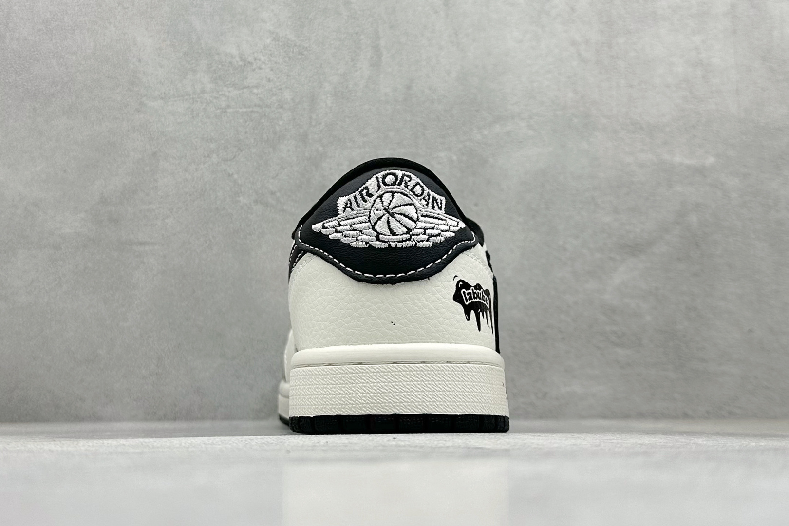 Travis Scott x Nike Air Jordan 1 Low x LABUBU Air Jordan 1 Low 反转黑白倒钩纯原版本 JW1188-161