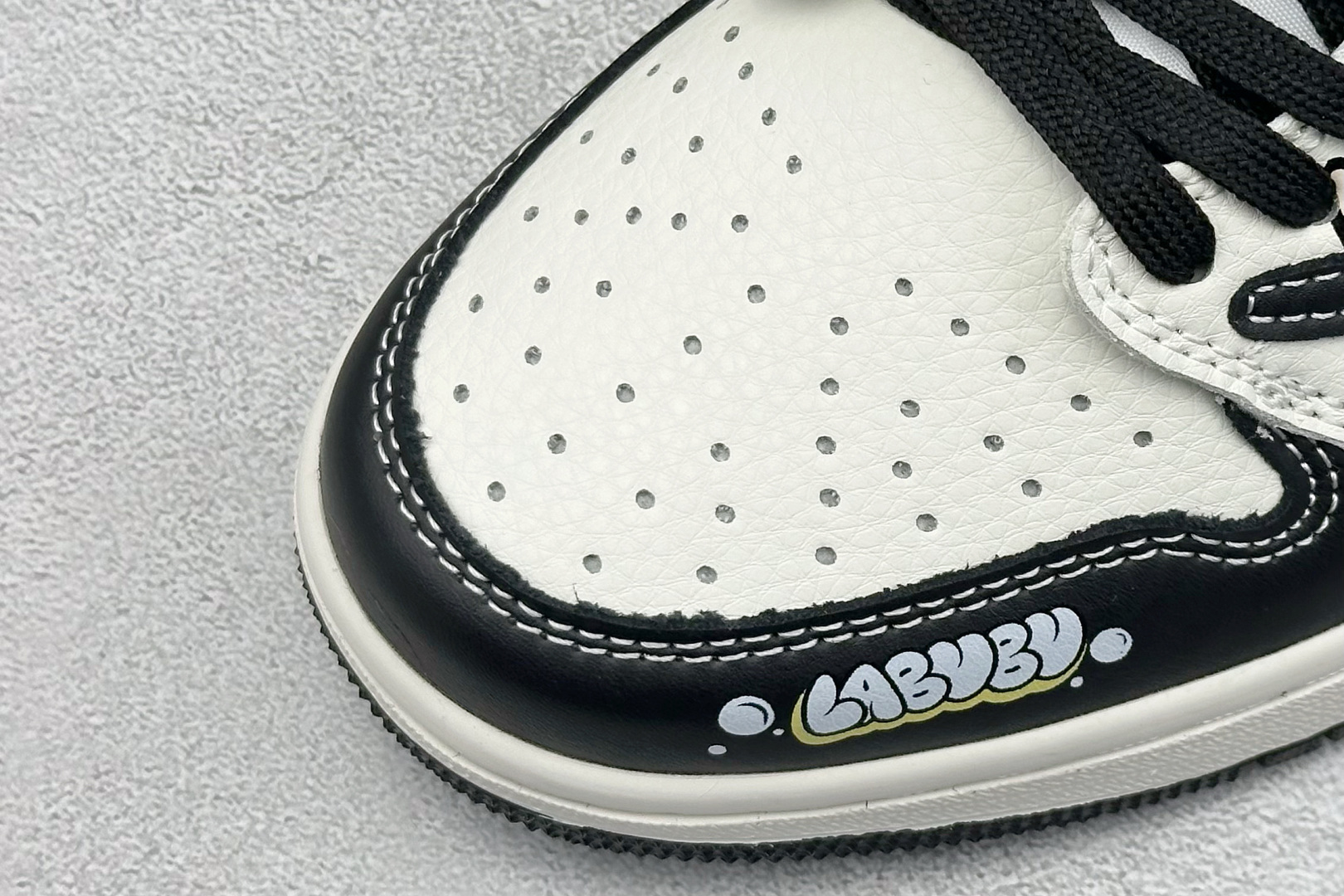 Travis Scott x Nike Air Jordan 1 Low x LABUBU Air Jordan 1 Low 反转黑白倒钩纯原版本 JW1188-161