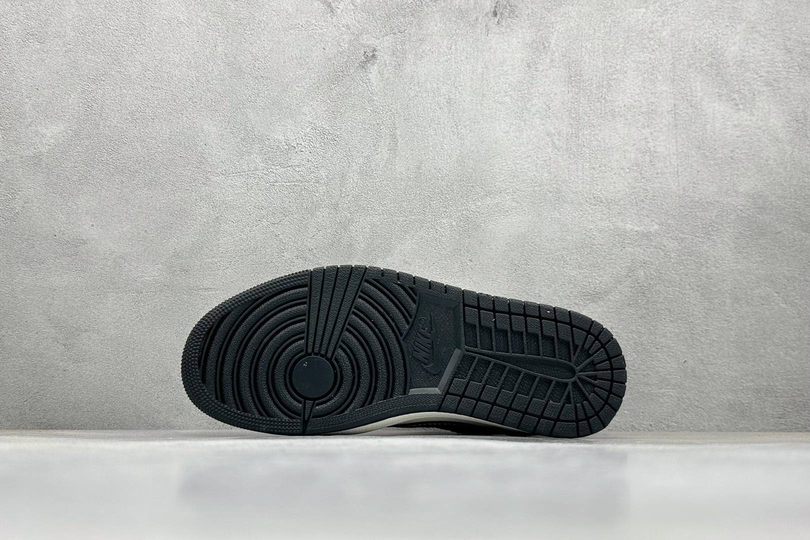 Travis Scott x Nike Air Jordan 1 Low x LABUBU Air Jordan 1 Low 反转黑白倒钩纯原版本 JW1188-161