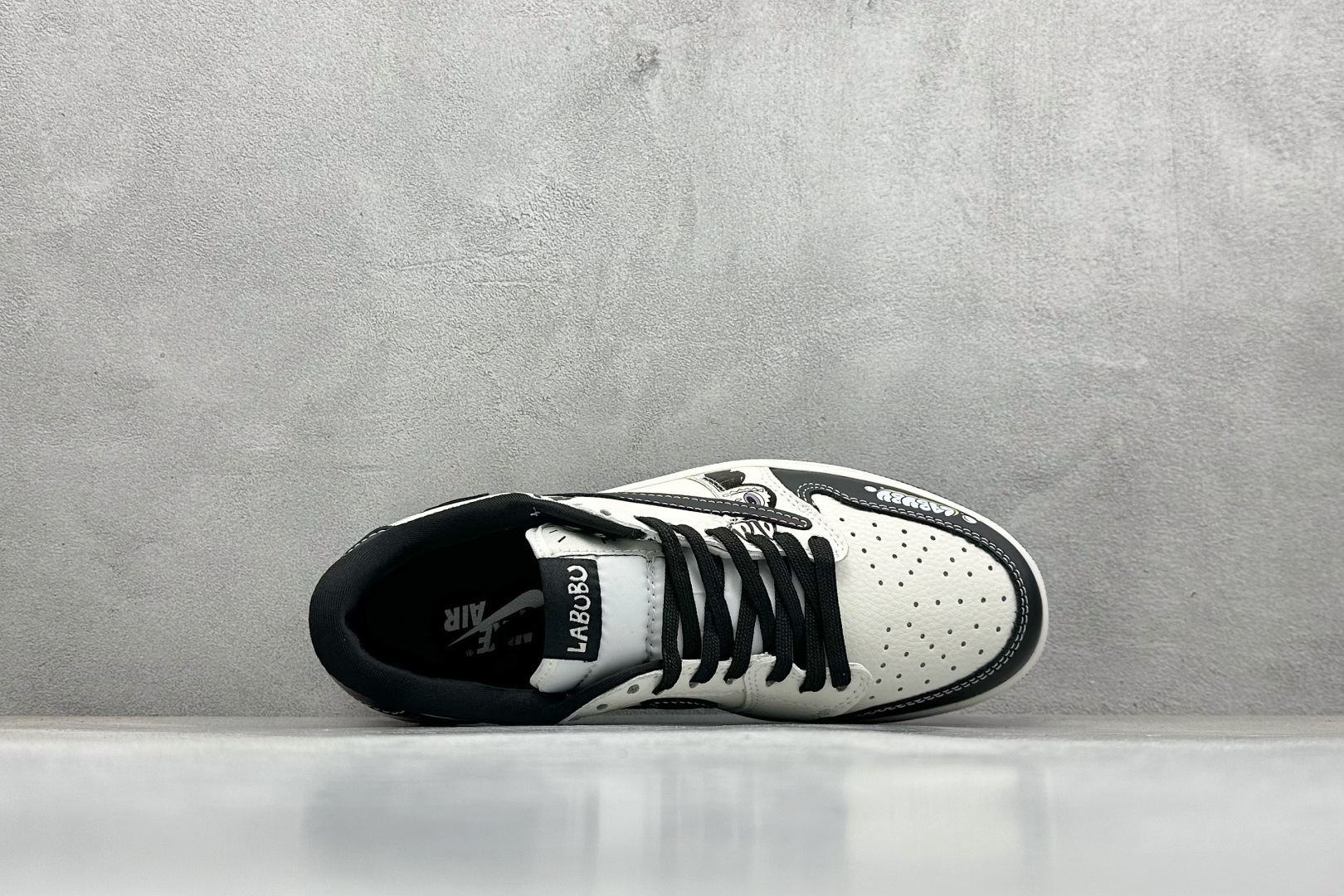Travis Scott x Nike Air Jordan 1 Low x LABUBU Air Jordan 1 Low 反转黑白倒钩纯原版本 JW1188-161
