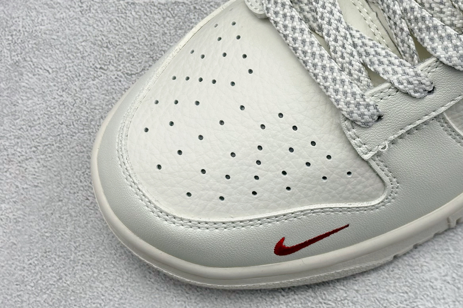 XC版Nike SB Dunk Low Supreme联名 米白小红勾 周年高端定制 低帮休闲板鞋 CS1688-109