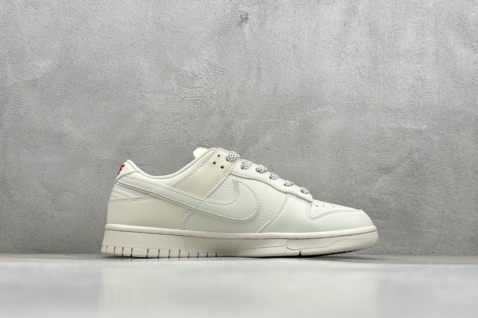 XC版Nike SB Dunk Low Supreme联名 米白小红勾 周年高端定制 低帮休闲板鞋 CS1688-109