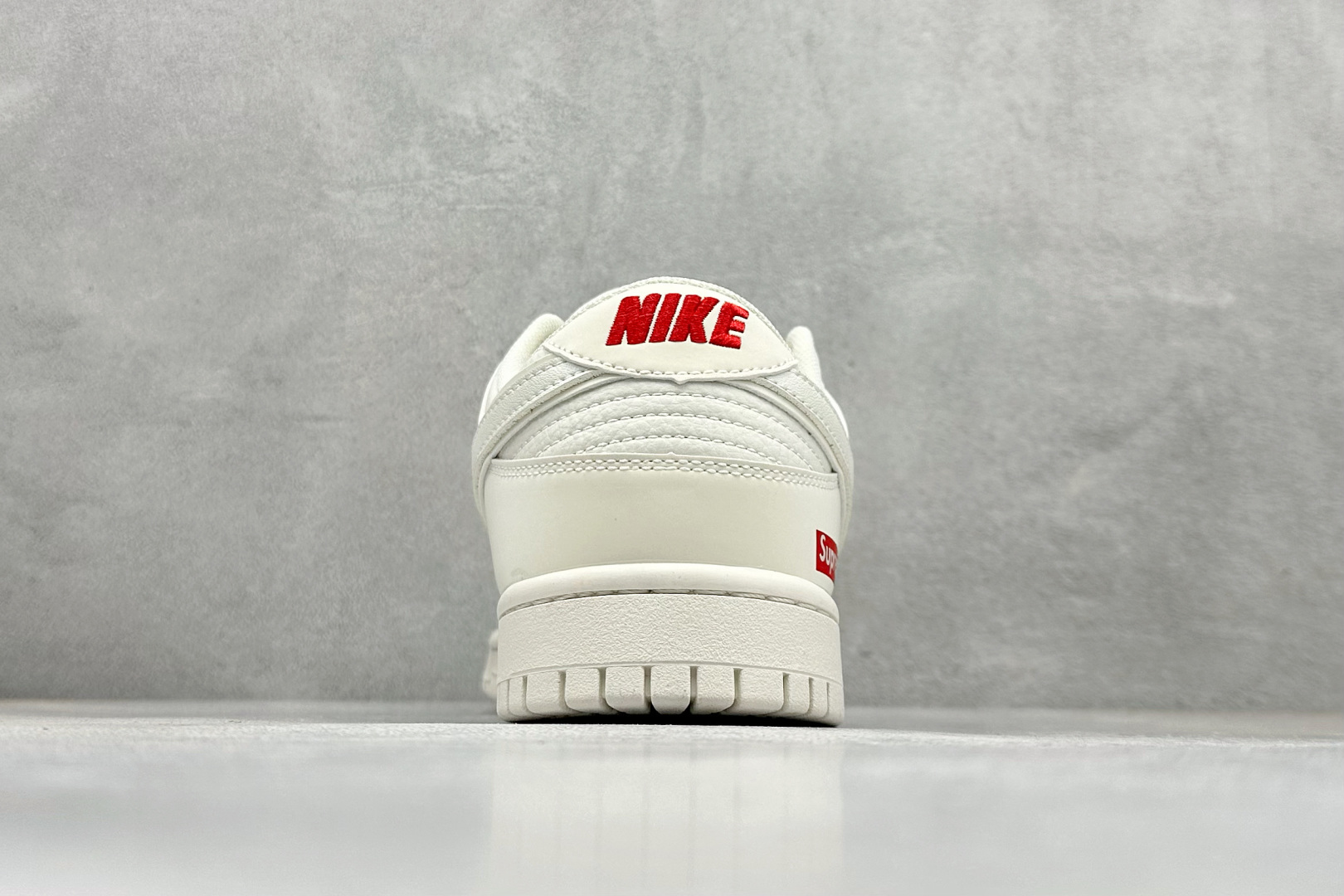 XC版Nike SB Dunk Low Supreme联名 米白小红勾 周年高端定制 低帮休闲板鞋 CS1688-109