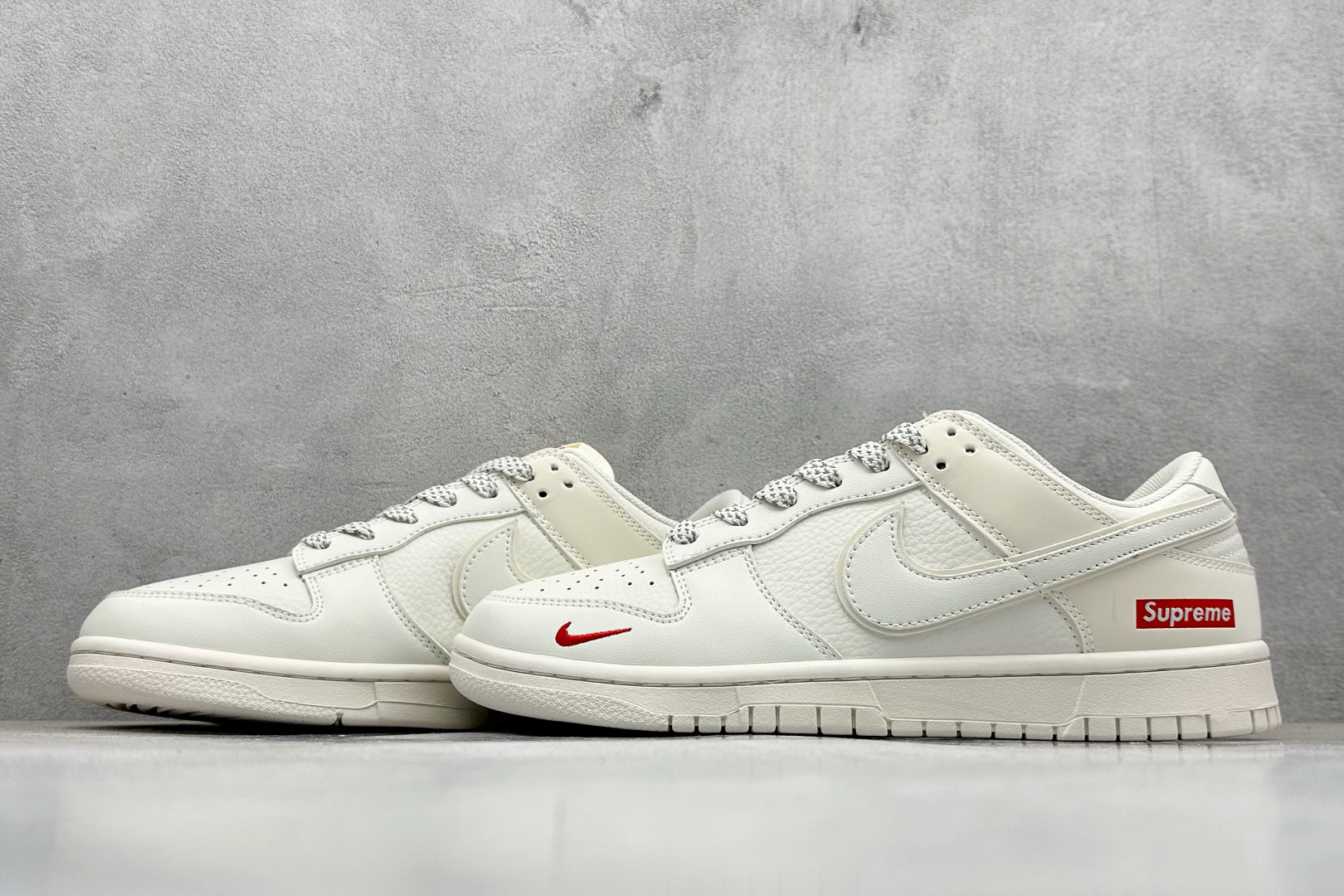 XC版Nike SB Dunk Low Supreme联名 米白小红勾 周年高端定制 低帮休闲板鞋 CS1688-109