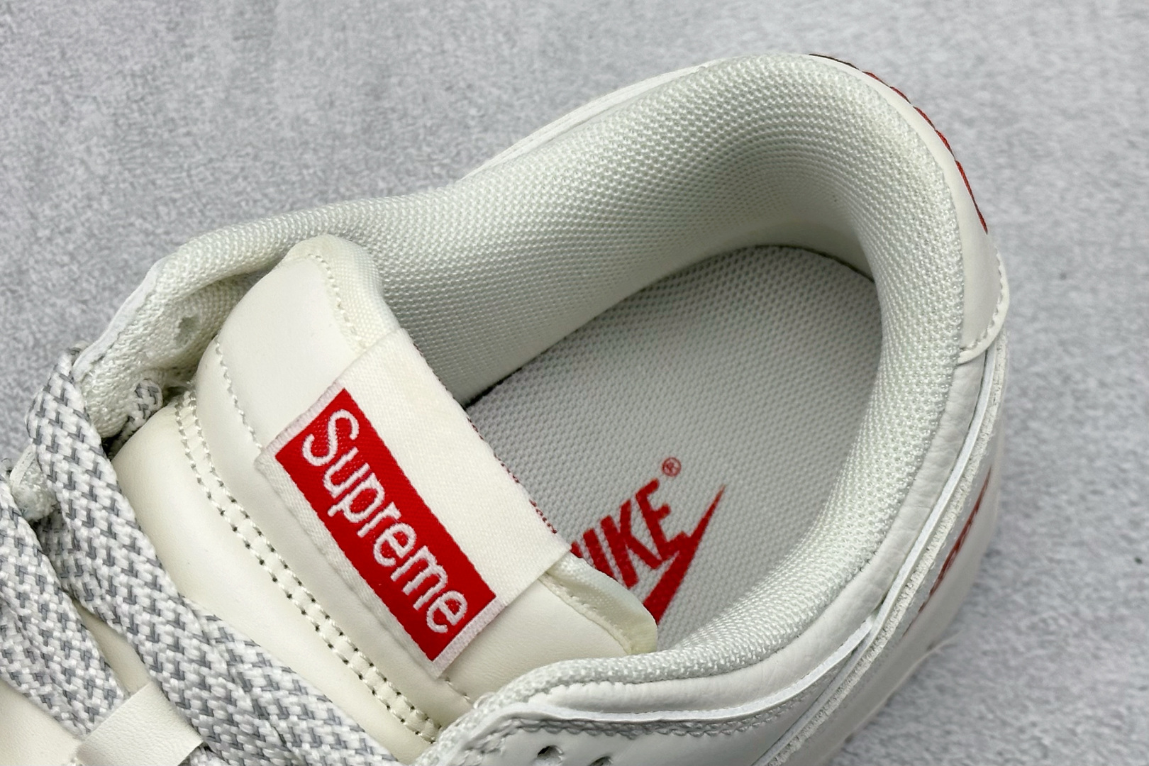 XC版Nike SB Dunk Low Supreme联名 米白小红勾 周年高端定制 低帮休闲板鞋 CS1688-109