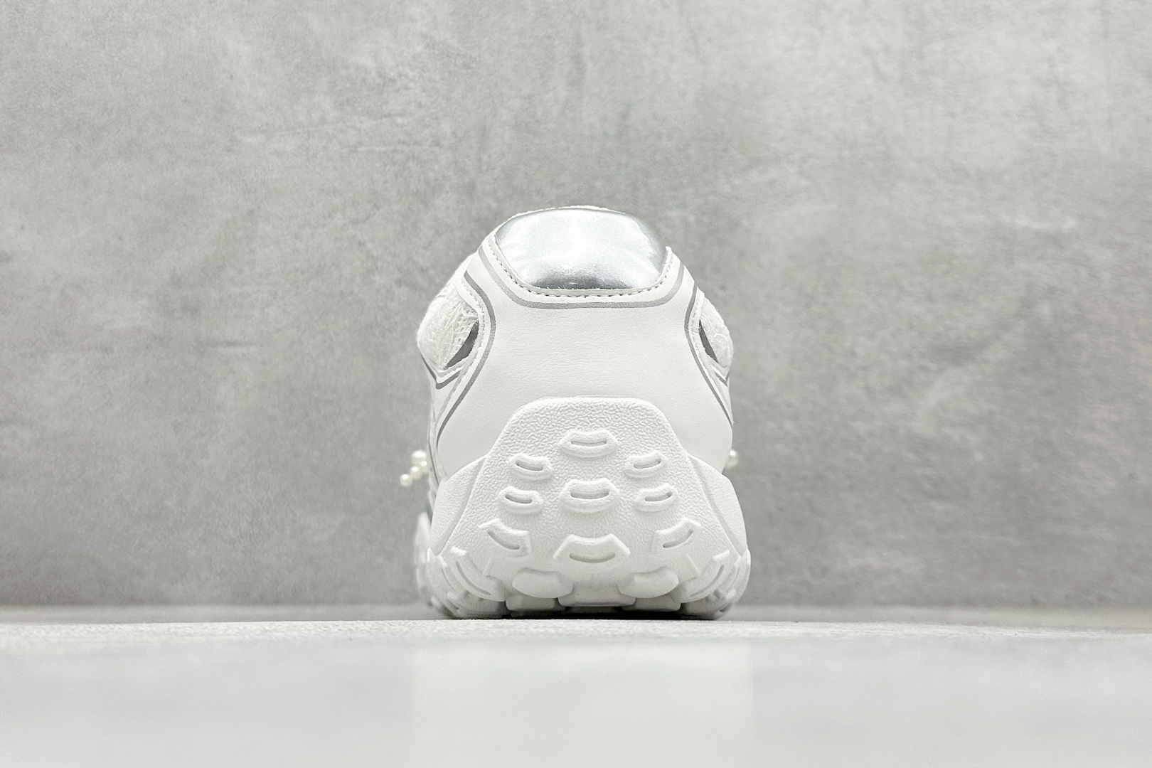 200 2025赵露思同款 新晋潮流鞋靴品GGCC GG-CC 苏茵茵 线下网销热款 银月白色 月牙底蕾丝珍珠德训鞋