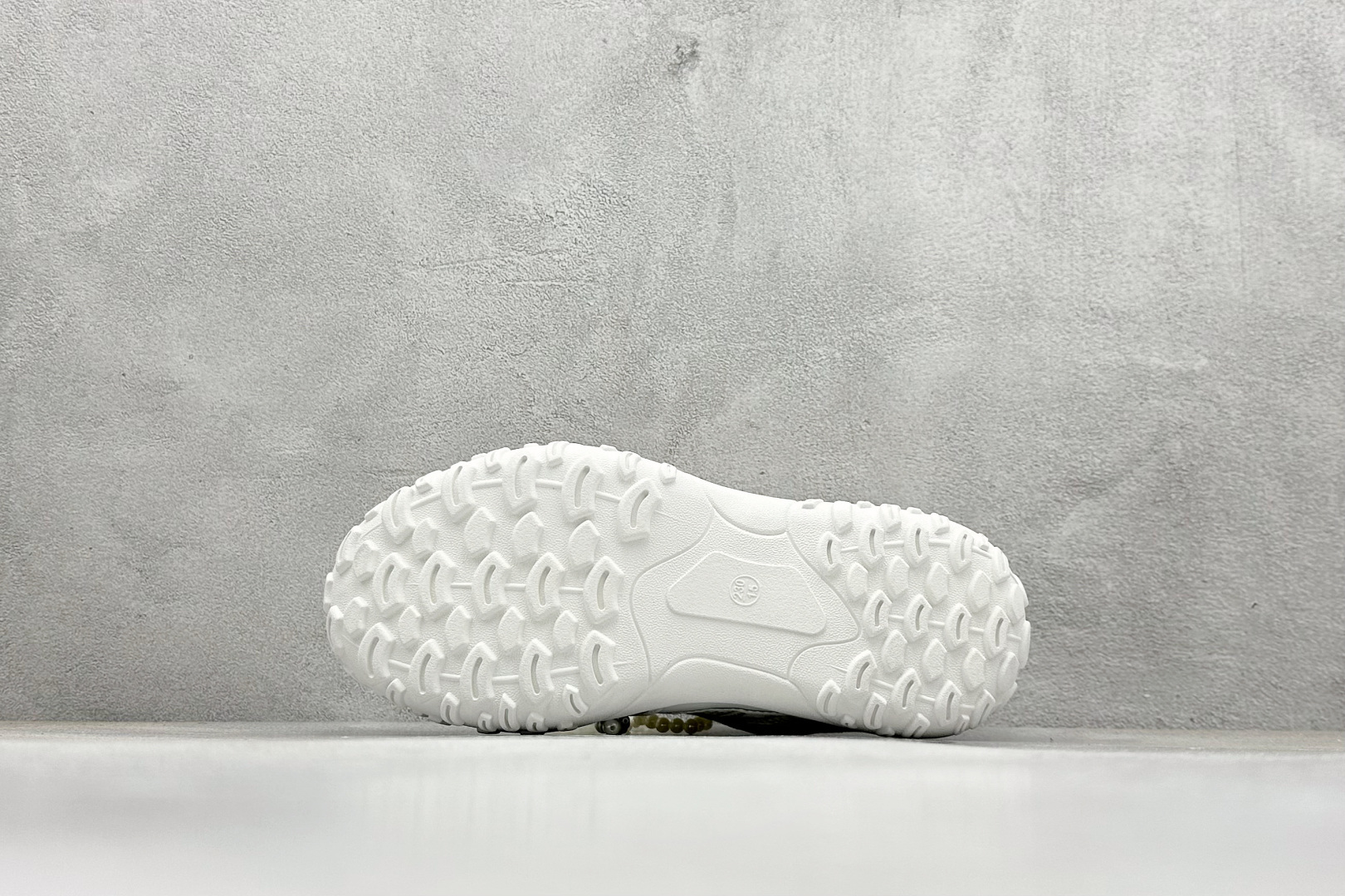 200 2025赵露思同款 新晋潮流鞋靴品GGCC GG-CC 苏茵茵 线下网销热款 银月白色 月牙底蕾丝珍珠德训鞋