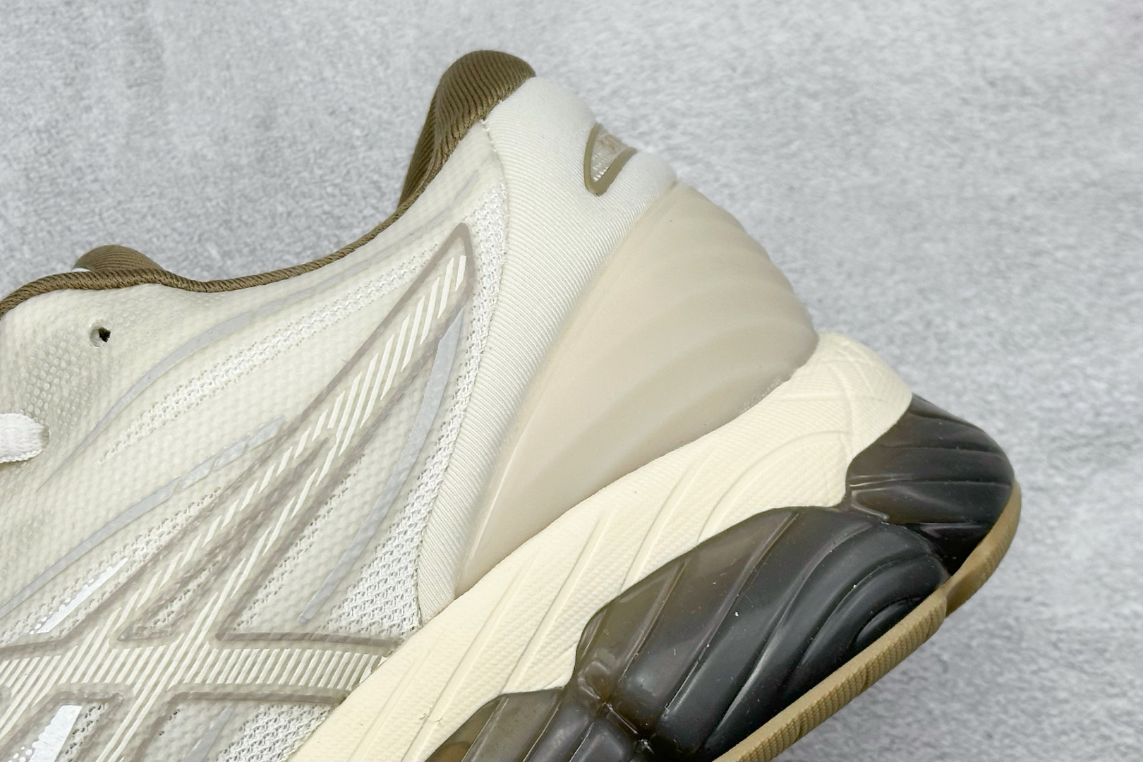 200 Asics Gel-Quantum 360 VIII 亚瑟士复古透气休闲鞋缓震男子耐磨跑步鞋 1203A471-001