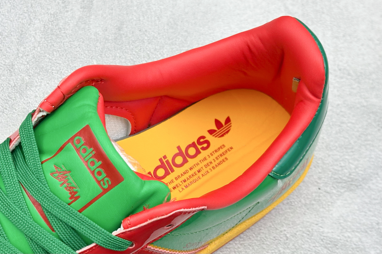 adidas贝壳头 “斯图西联名-绿金红” 高端定制 低帮休闲板鞋 定制鞋盒 大厂纯原品质出货 超高清洁