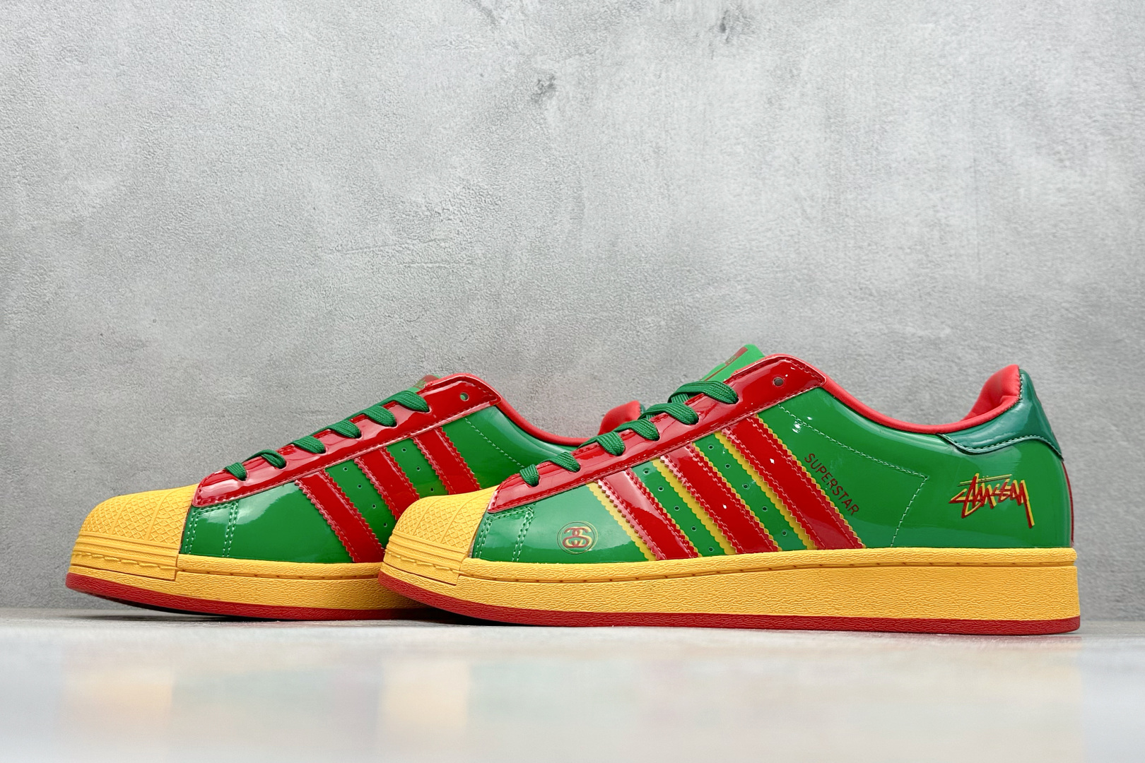 adidas贝壳头 “斯图西联名-绿金红” 高端定制 低帮休闲板鞋 定制鞋盒 大厂纯原品质出货 超高清洁
