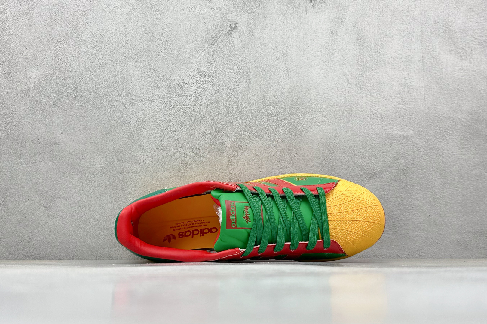 adidas贝壳头 “斯图西联名-绿金红” 高端定制 低帮休闲板鞋 定制鞋盒 大厂纯原品质出货 超高清洁