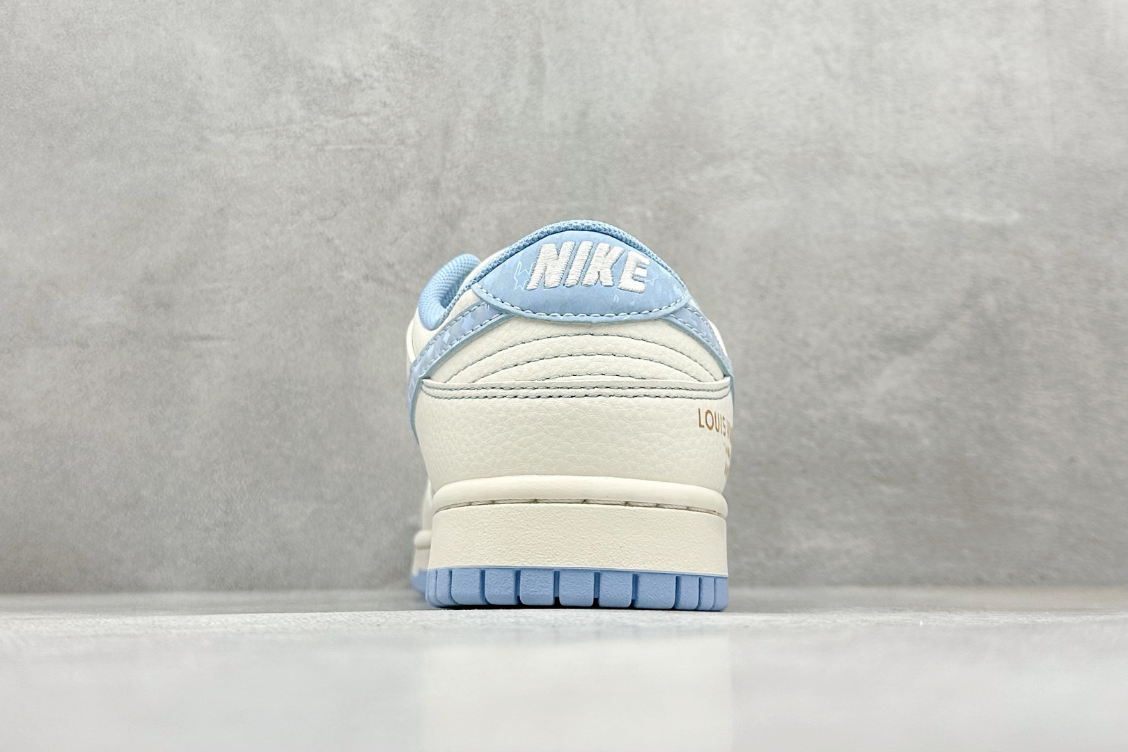 Nike SB Dunk Low LV联名 米白冰蓝金标 周年高端定制 低帮休闲板鞋 JP1628-005